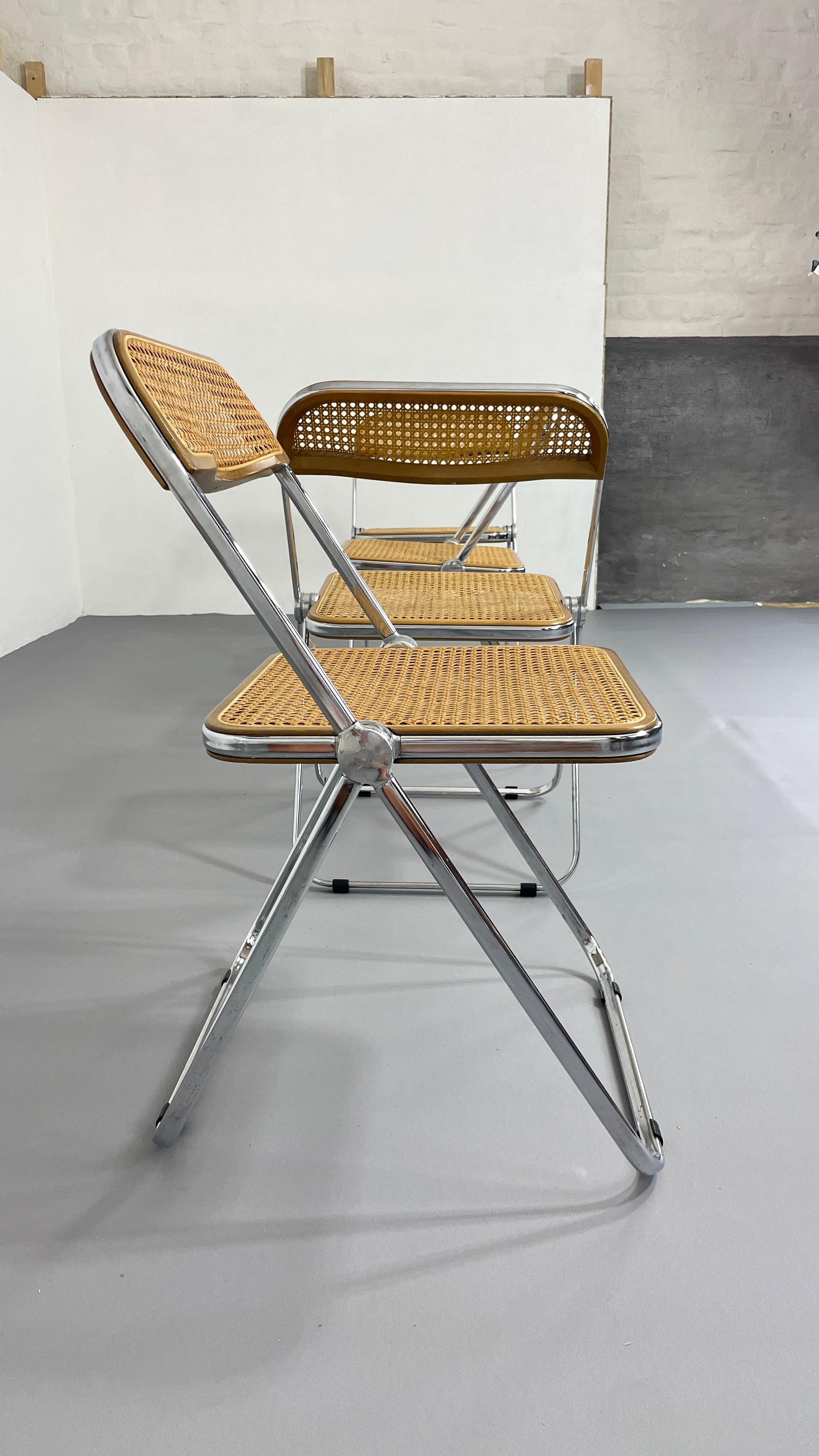 Italian 1960s Plia Folding Chair with Woven Wicker Giancarlo Piretti for Castelli, 1967 For Sale
