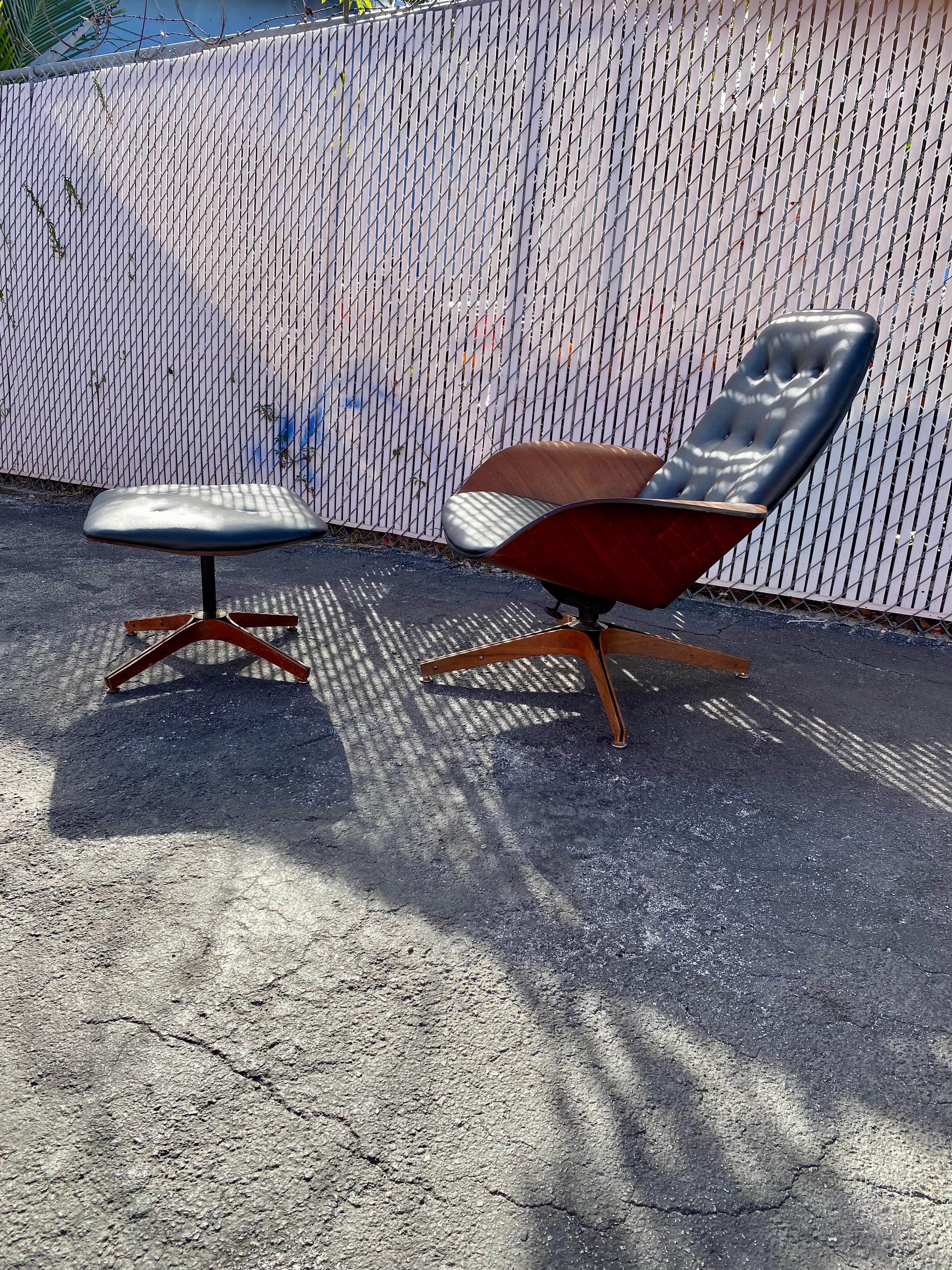 Mid-Century Modern 1960s Plycraft Walnut Swivel Chair and Ottoman, Set of 2 For Sale