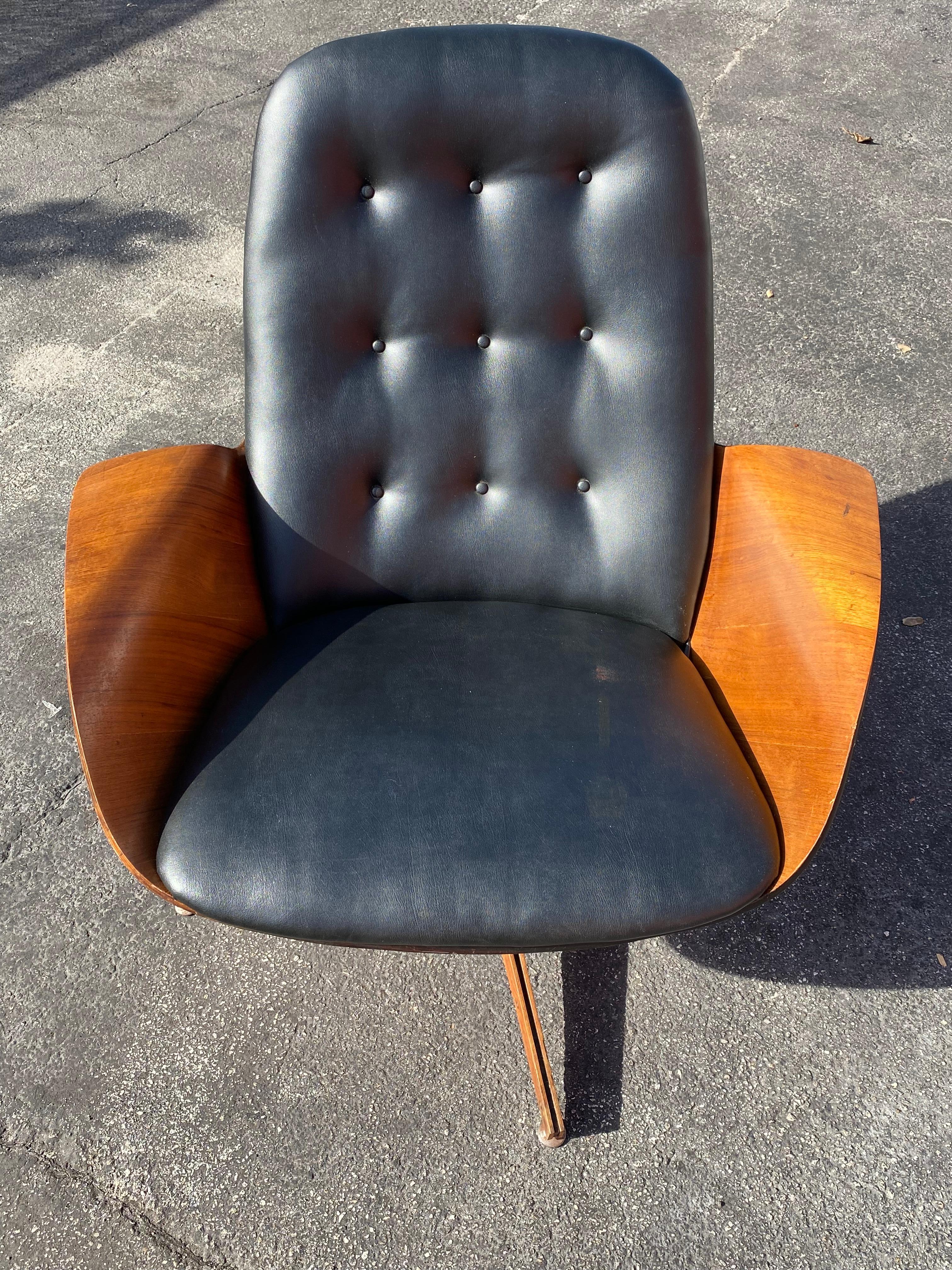 Mid-20th Century 1960s Plycraft Walnut Swivel Chair and Ottoman, Set of 2 For Sale