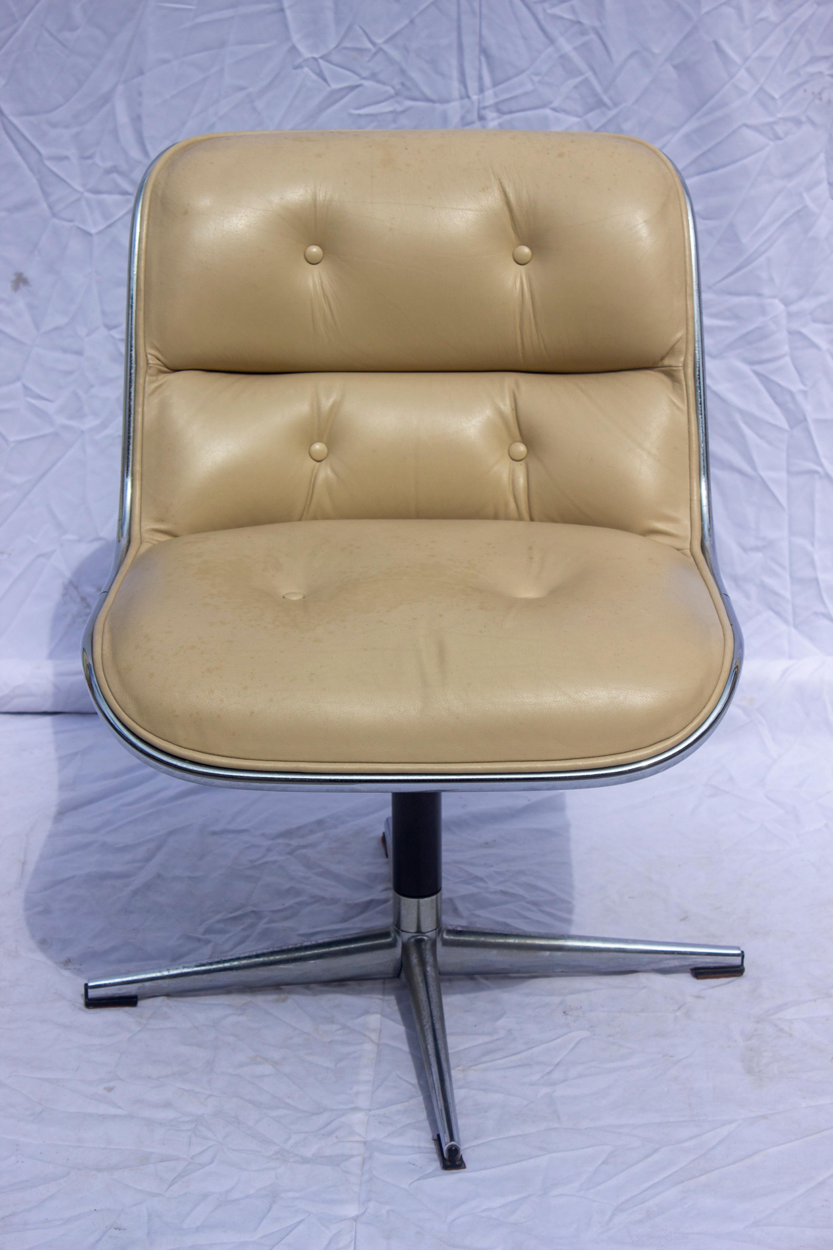 Introducing the vintage Pollack executive chair, a timeless masterpiece that represents both elegance and sophistication. This iconic piece boasts a unique five-leg pedestal base and features Pollack's signature 'rim technology', which combines