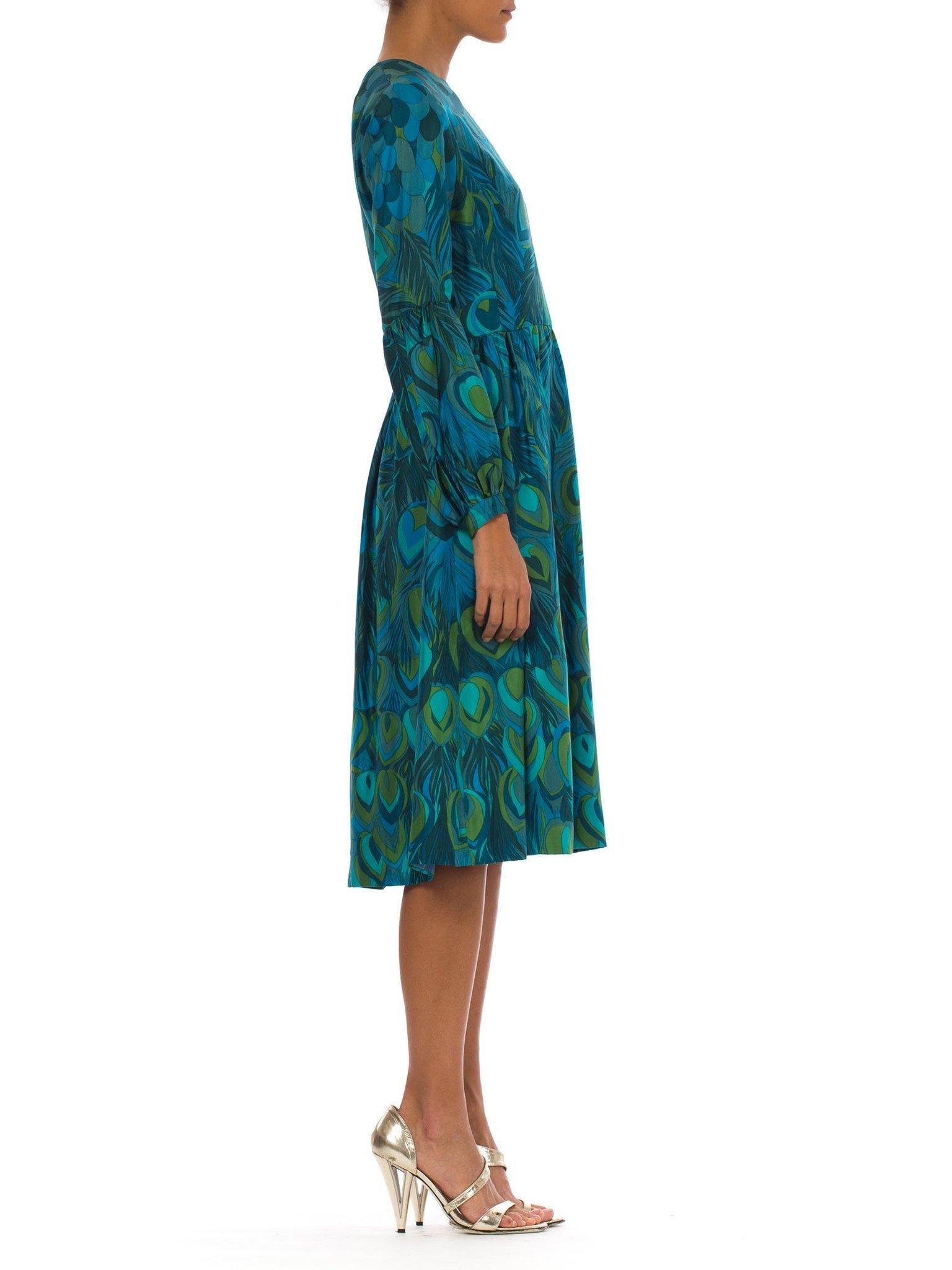 Blu 1960S Teal & Green Silk Twill Hand Printed Peacock Feather Print Long Sleeve Dr. in vendita