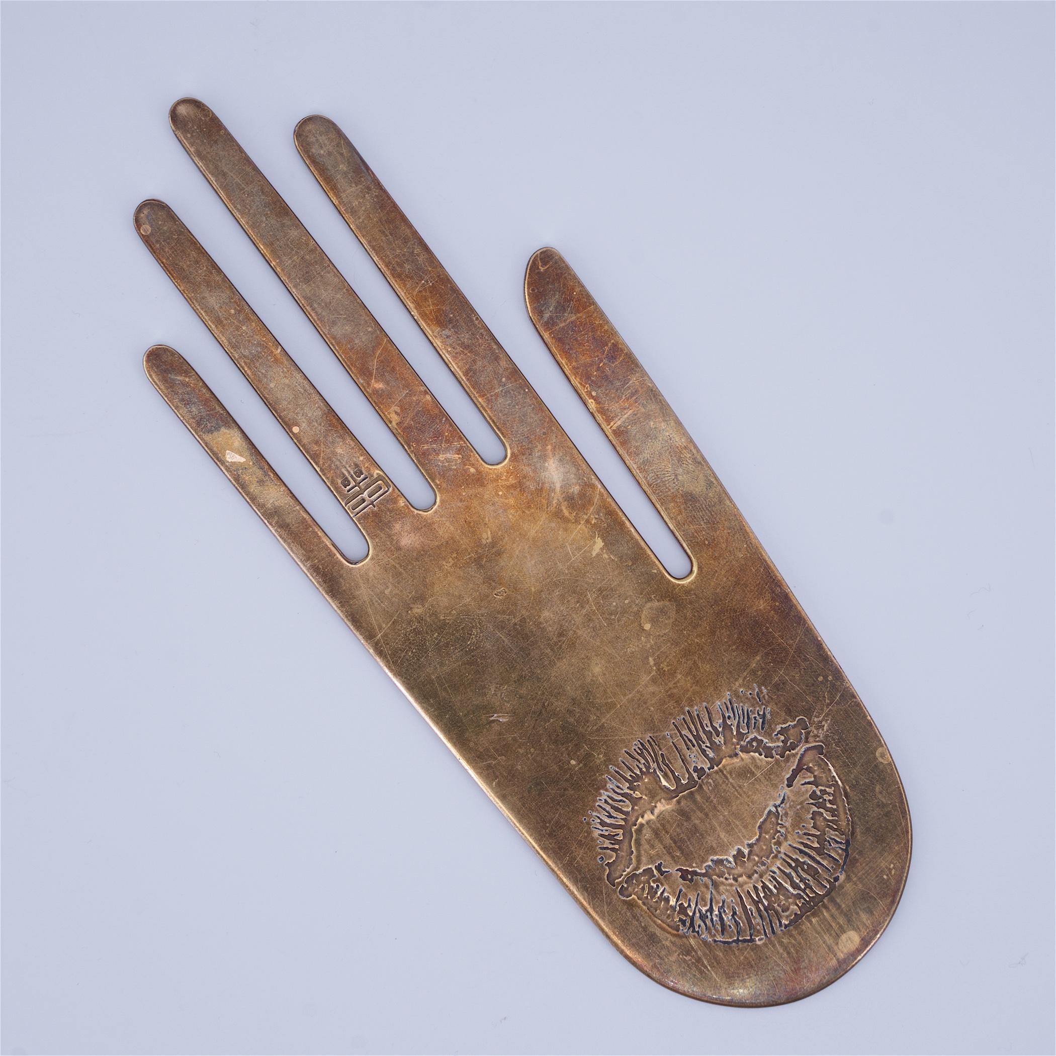 Fatto a macchina 1960 Pop Art Brass 2 Dimensional Hand 2D Sculpture Palmistry Love in vendita