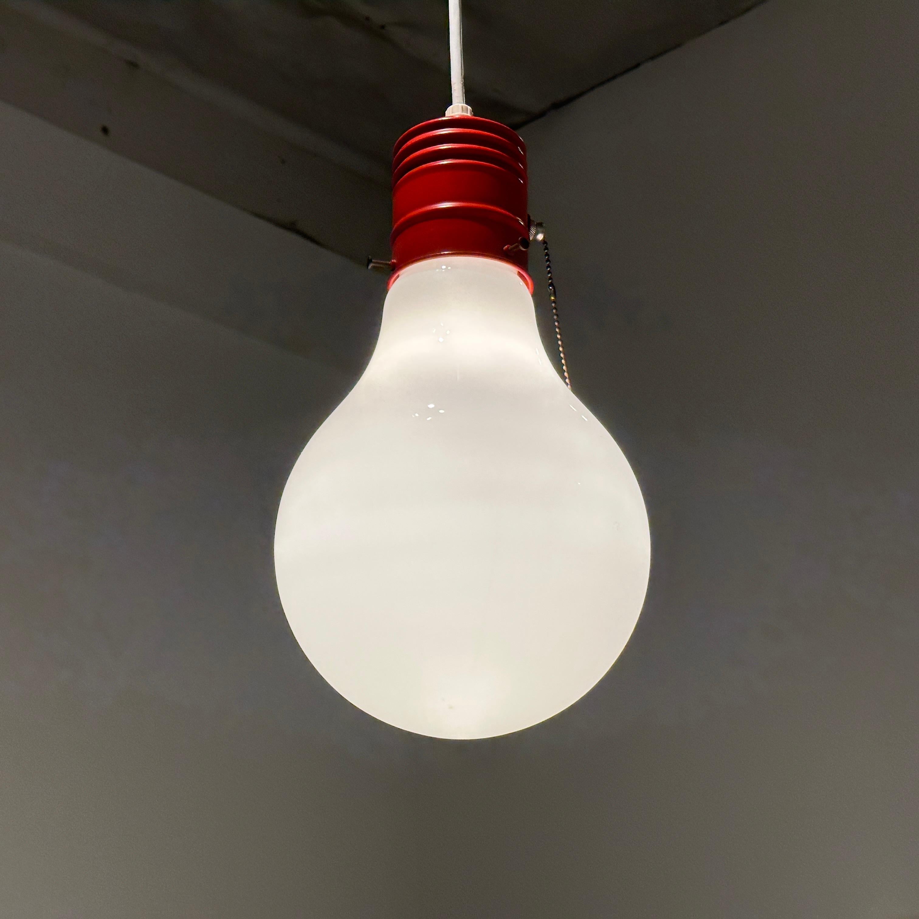 Sconosciuto Lampada a sospensione a lampadina oversize Pop Art del 1960 in vendita