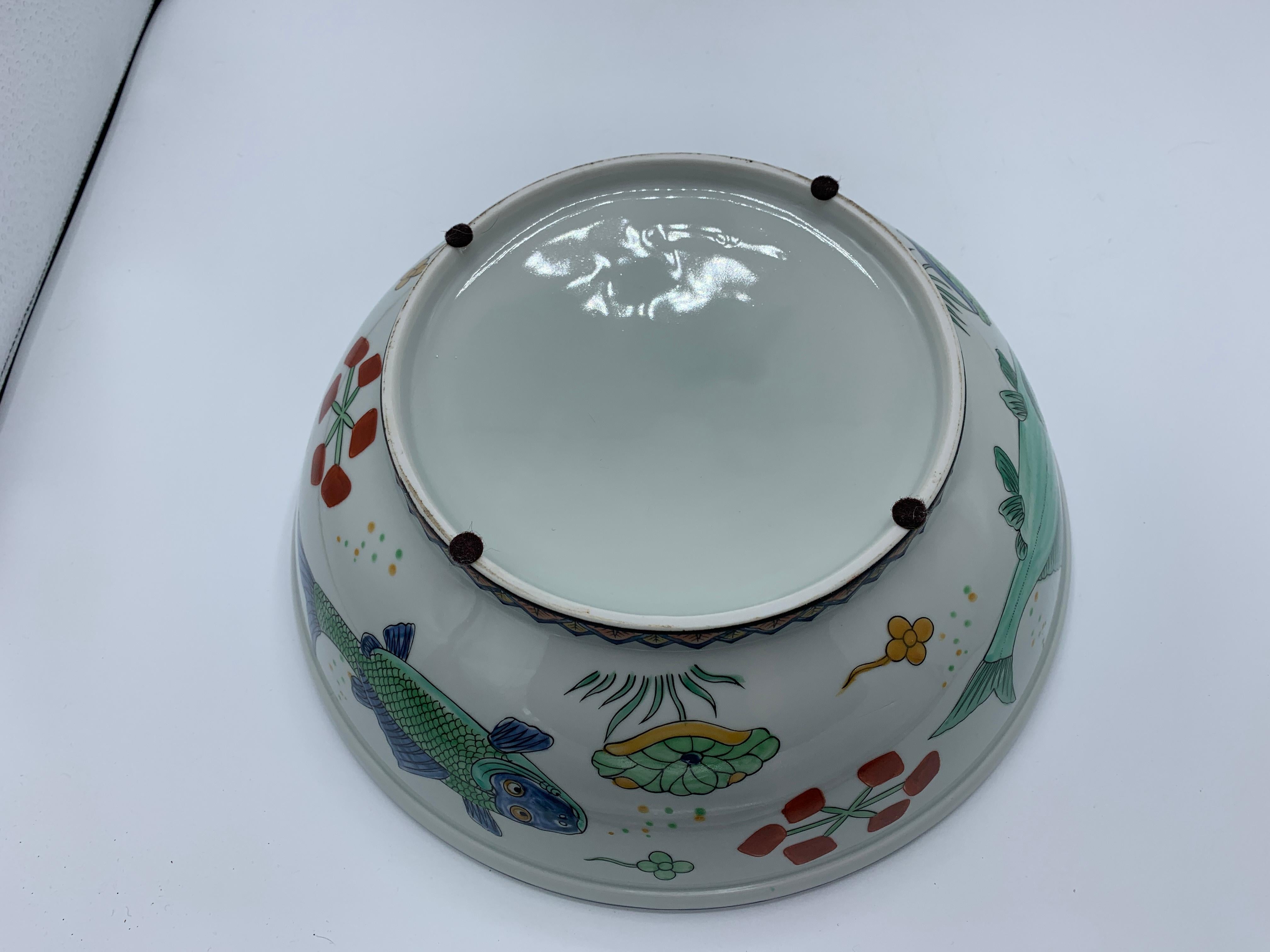 1960s Porcelain Lidded Bowl with Chinoiserie Fish Motif For Sale 7