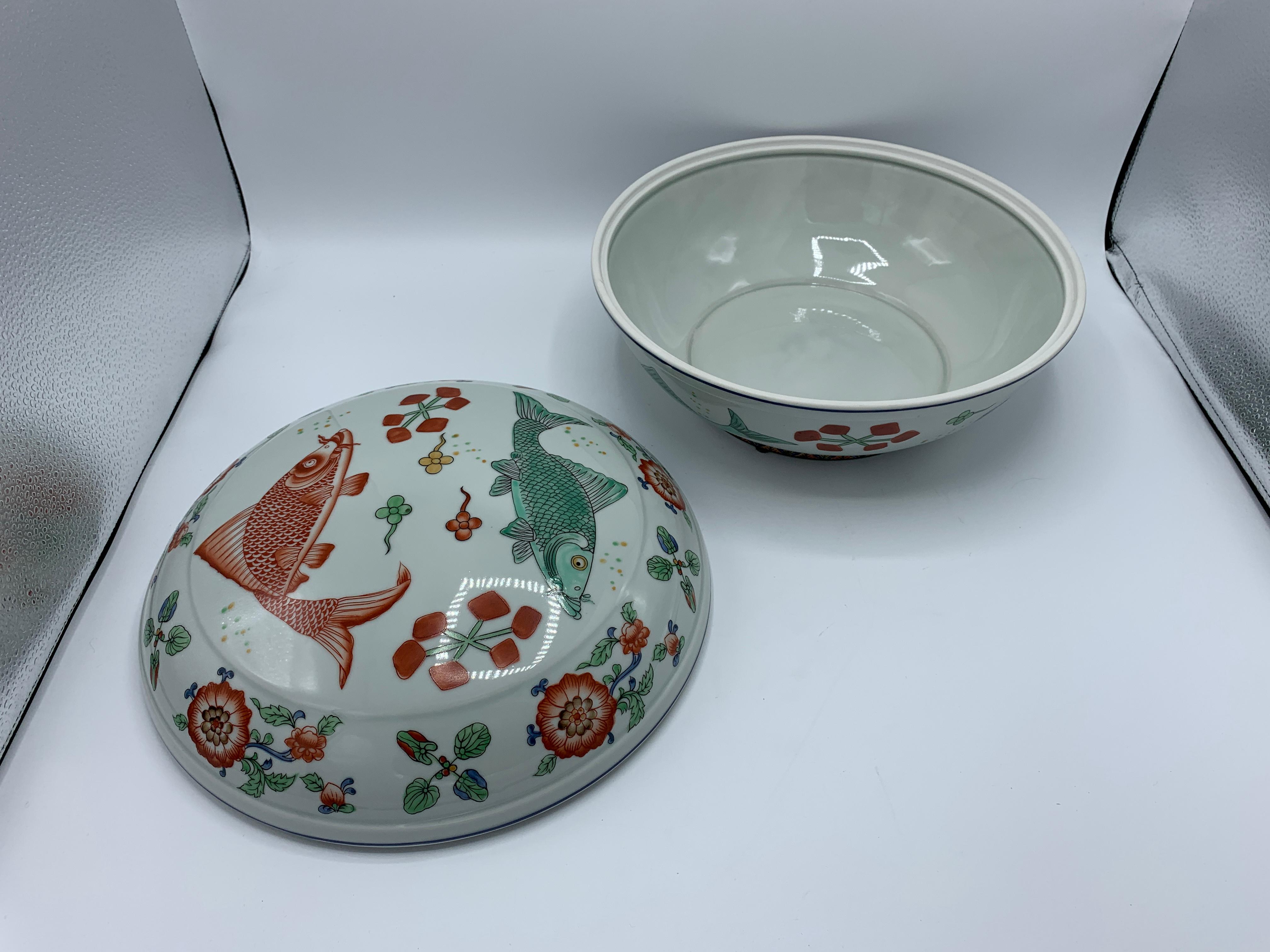 20th Century 1960s Porcelain Lidded Bowl with Chinoiserie Fish Motif For Sale