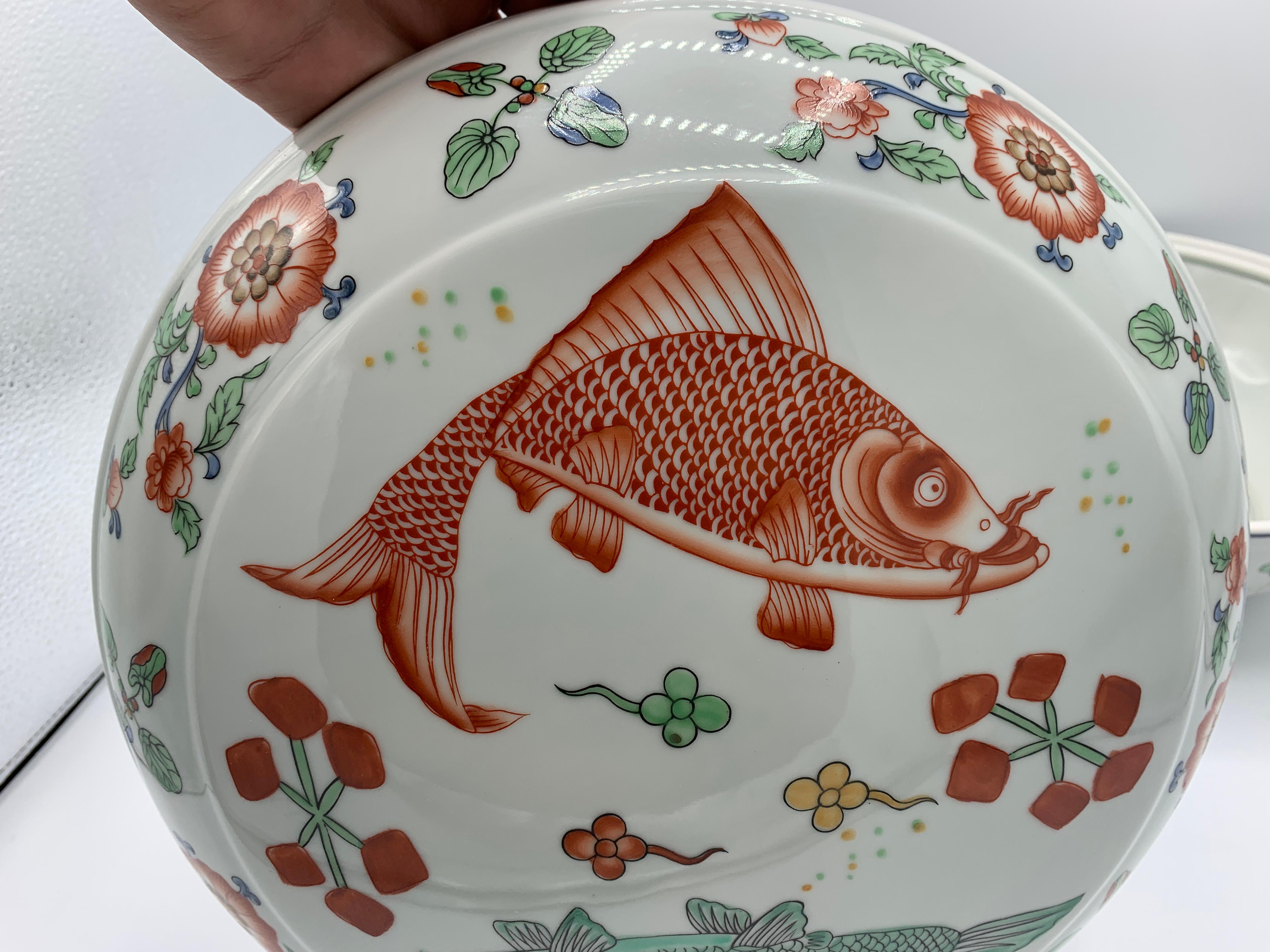 1960s Porcelain Lidded Bowl with Chinoiserie Fish Motif For Sale 2