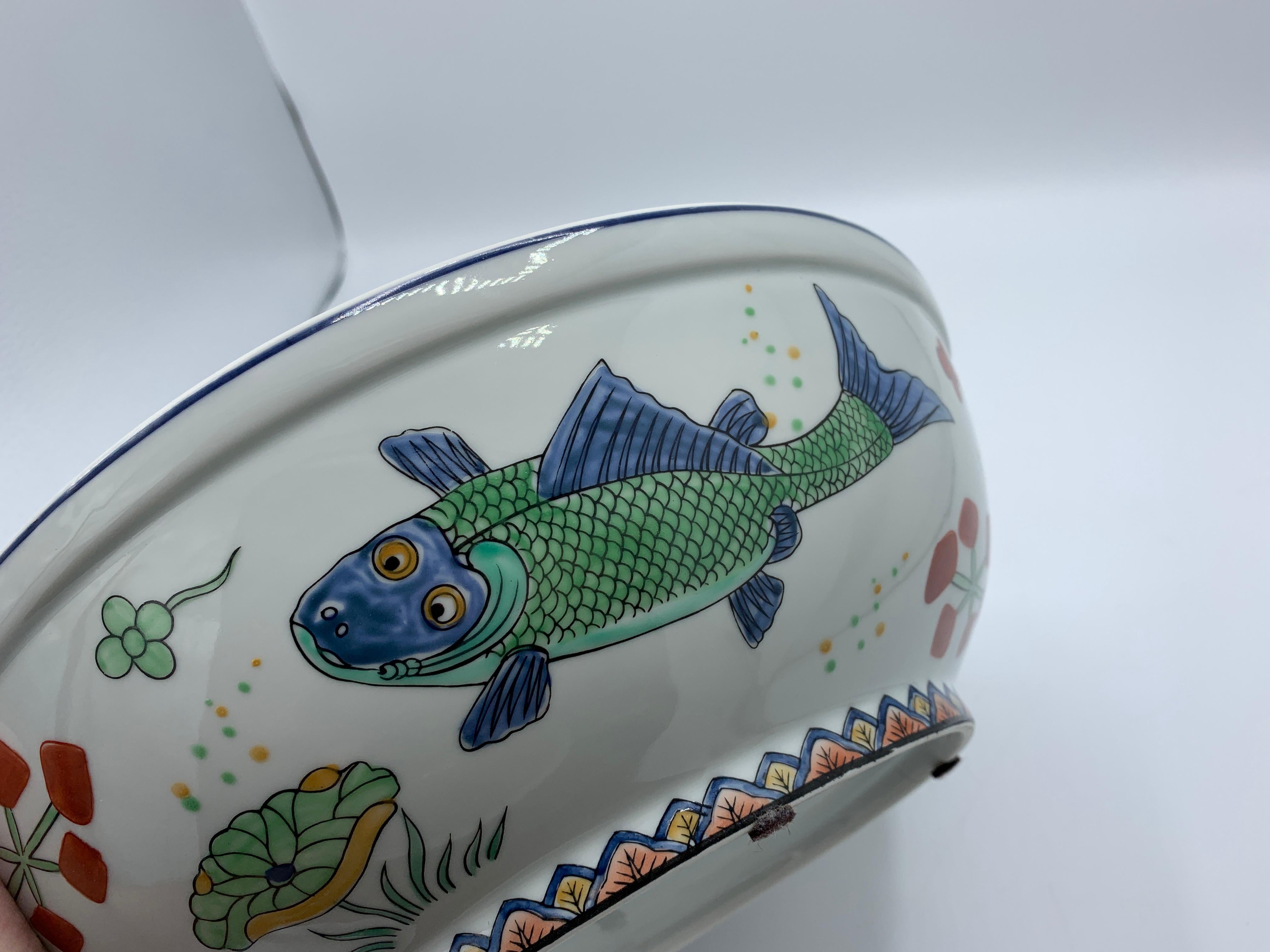 1960s Porcelain Lidded Bowl with Chinoiserie Fish Motif For Sale 3