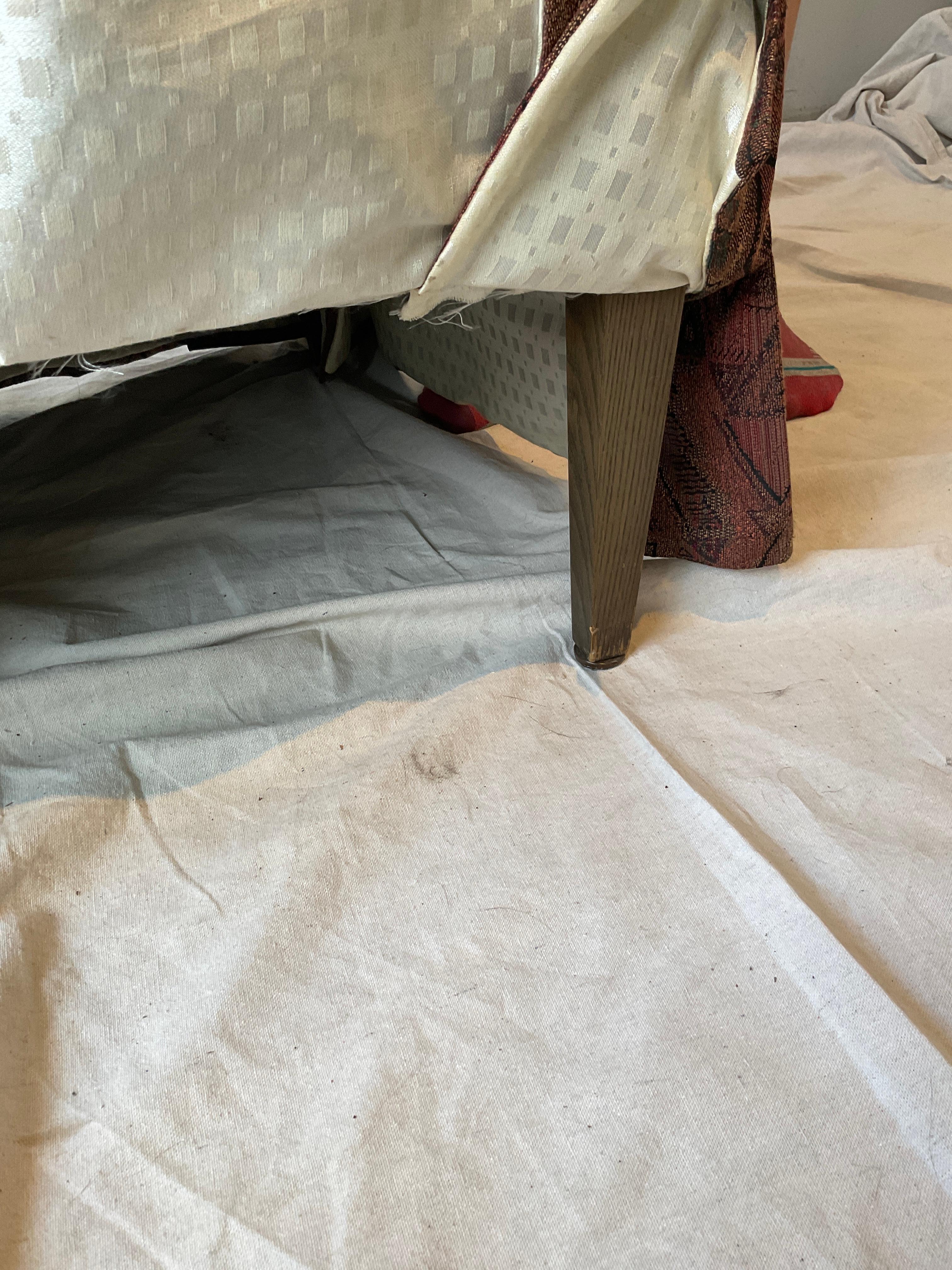 Sedia Porter anni '60 con teste di chiodi in ottone in vendita 4