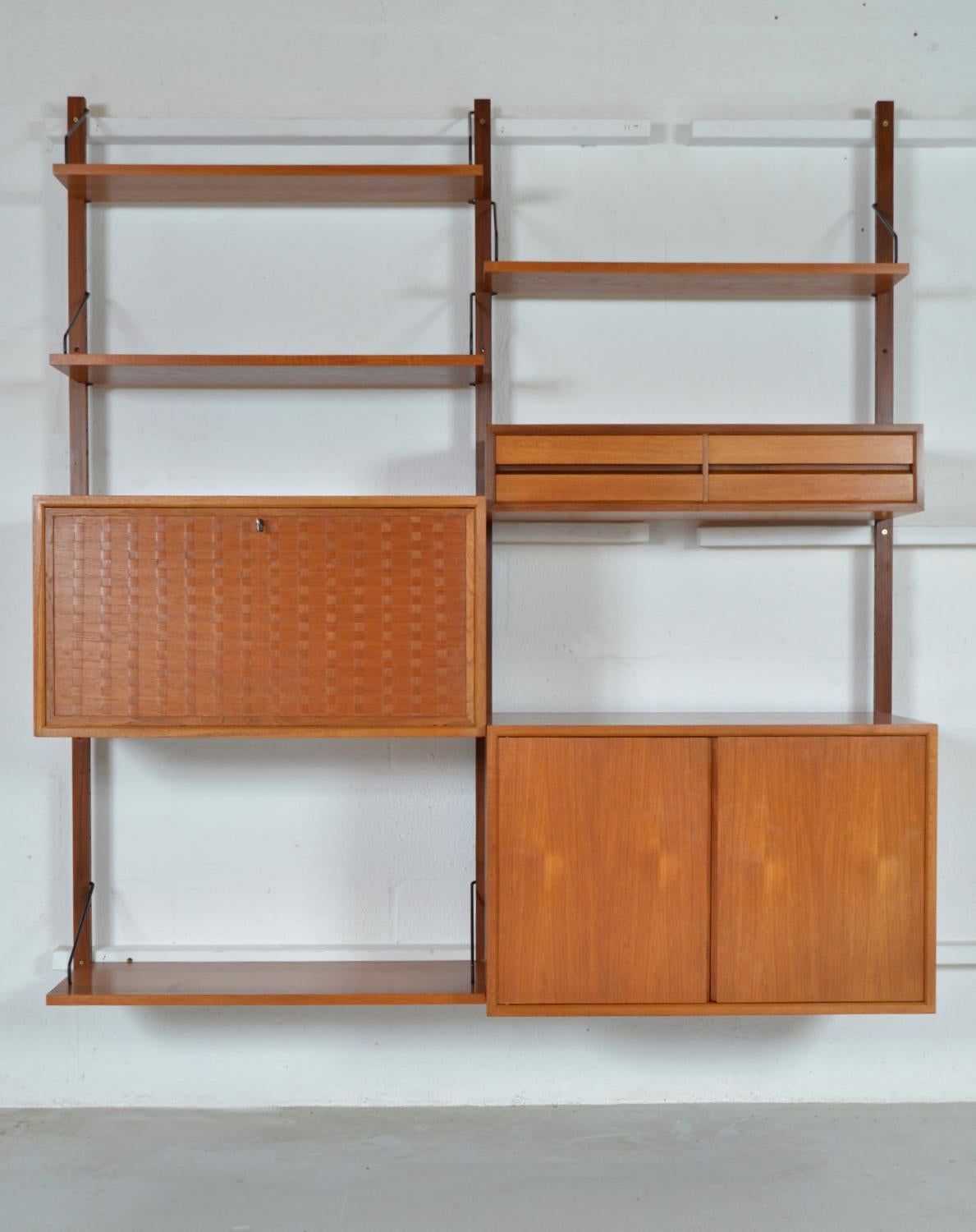 1960s Poul Cadovius Modular Teak 2-Bay Danish Royal System Wall Unit Shelving In Good Condition In Sherborne, Dorset