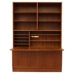1960er Poul Hundevad Zweistöckiger Teakholzschrank mit Regalen Bücherregal, Schreibtisch & Licht