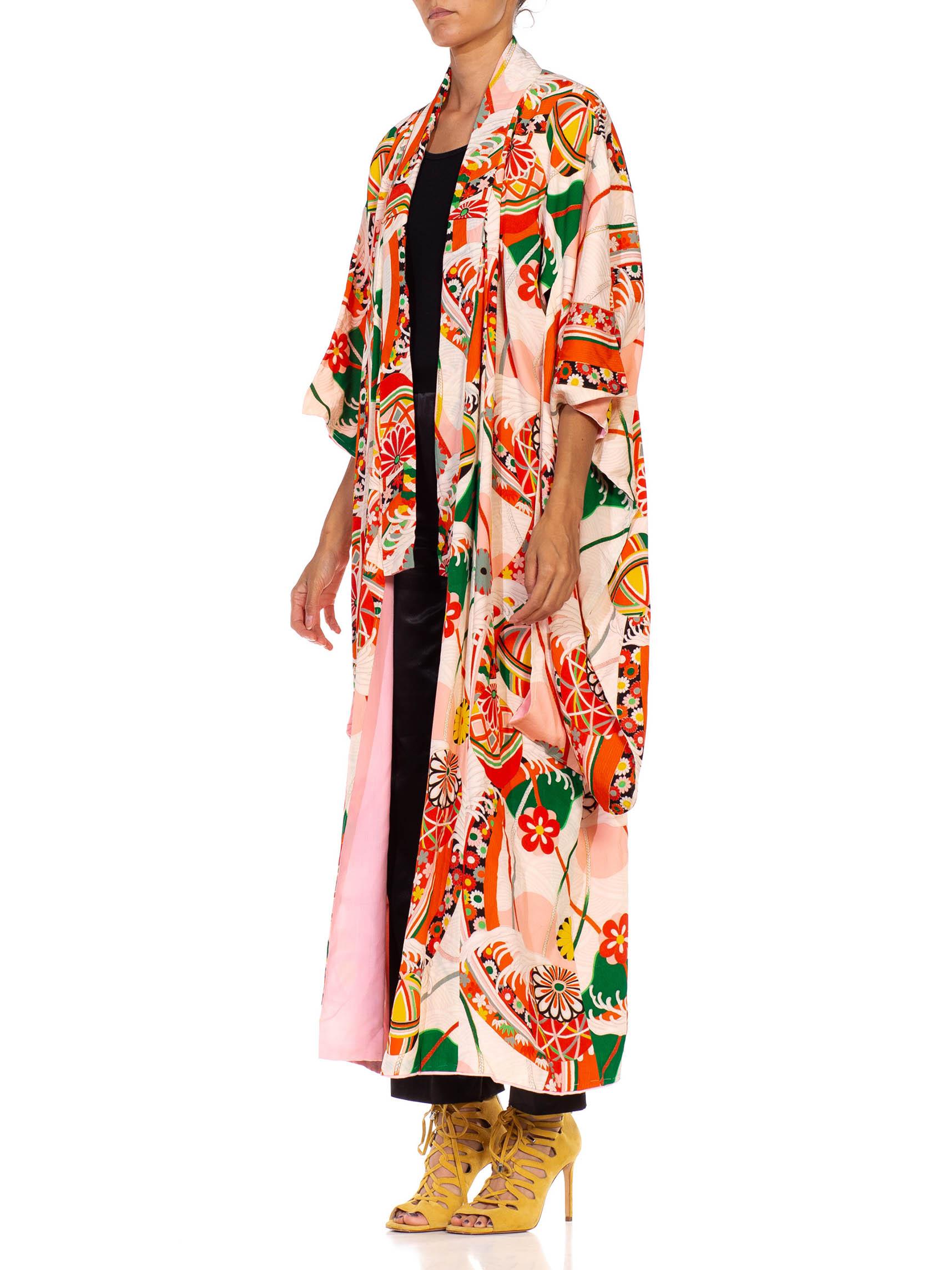 1960er Jahre gedruckt & Pfirsich Seide Frühlingsfest japanischen Kimono für Damen oder Herren im Angebot