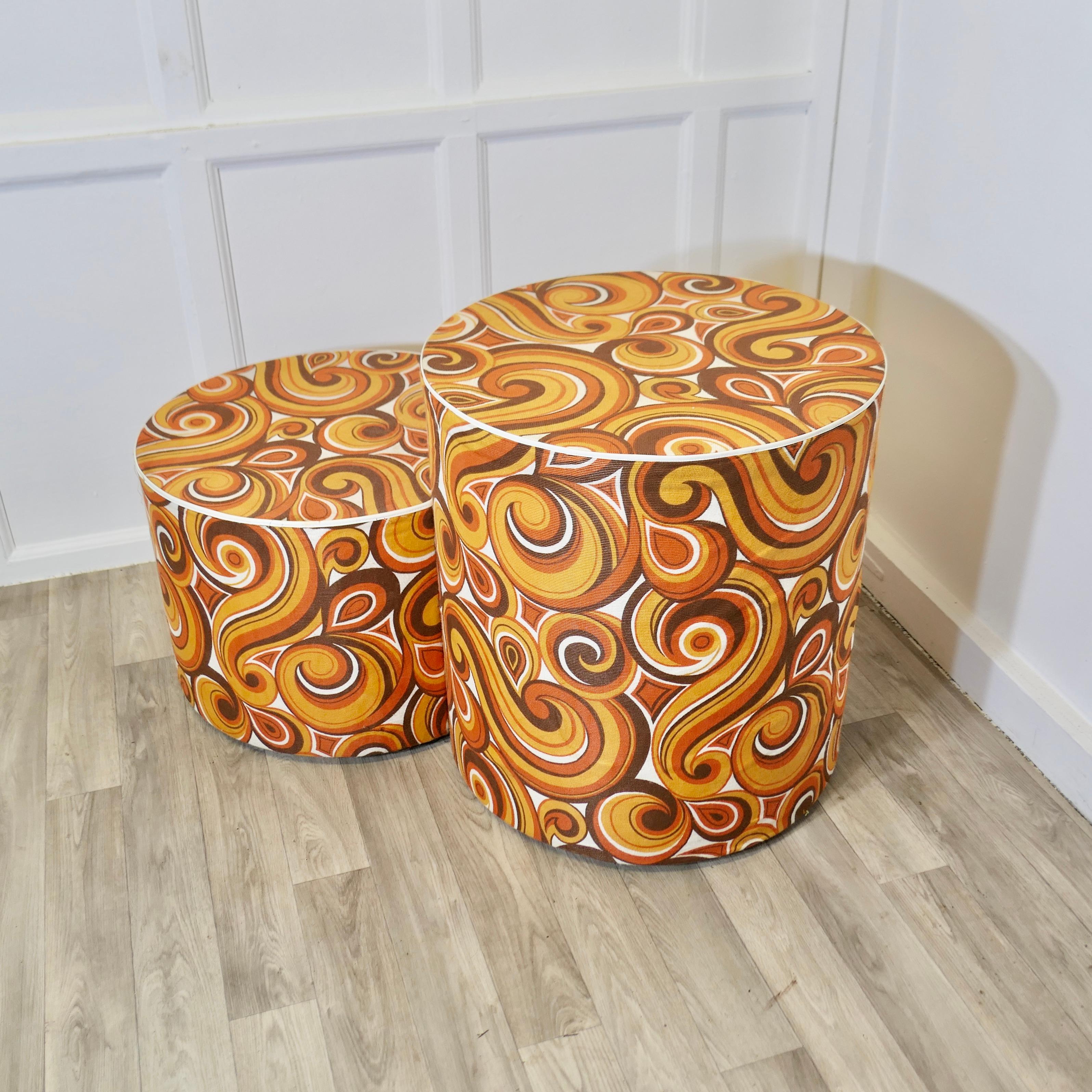 1960s Psychedelic Retro Paisley Print, Table with Seat Bon état - En vente à Godshill, Isle of Wight