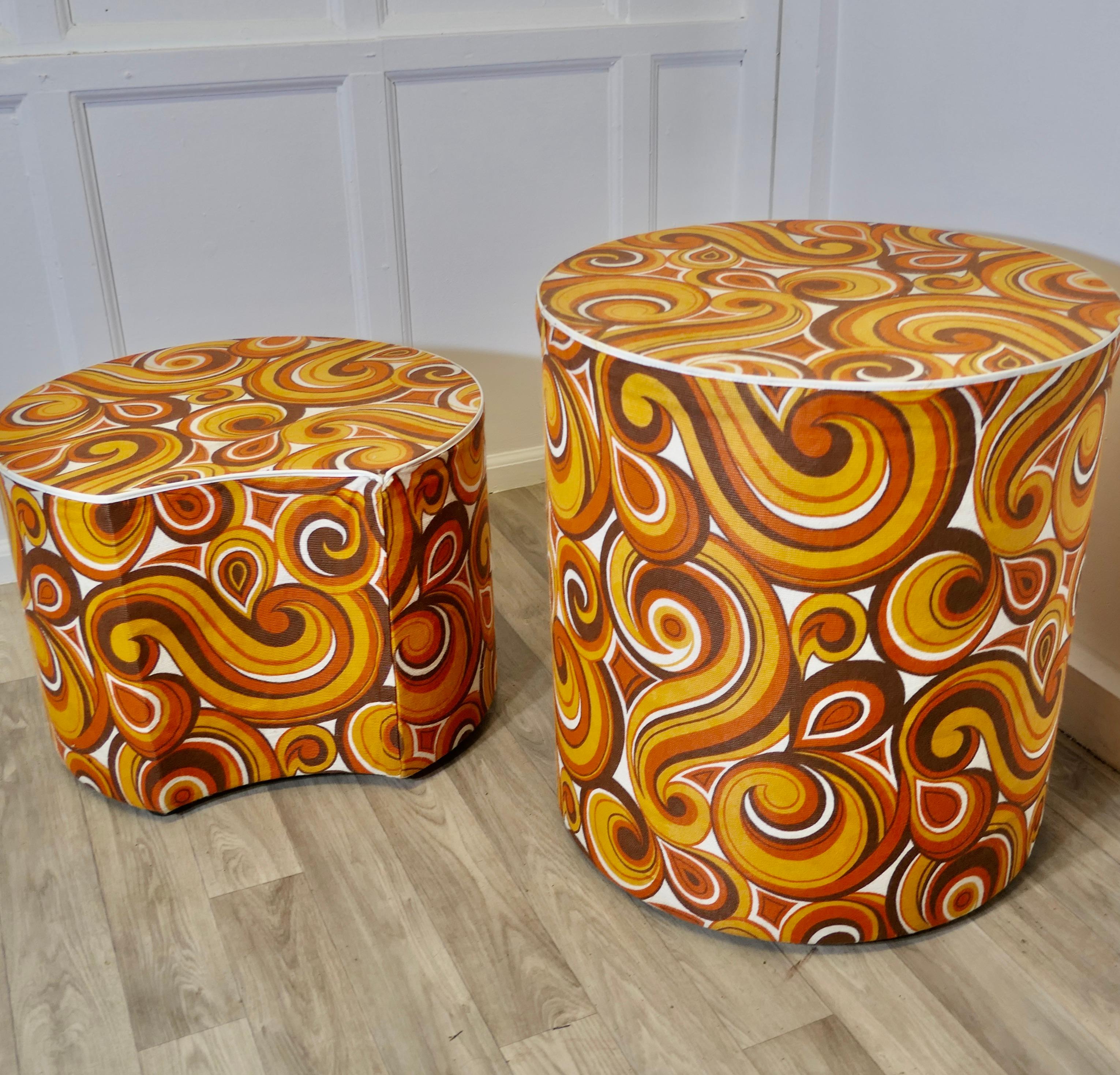 Milieu du XXe siècle 1960s Psychedelic Retro Paisley Print, Table with Seat en vente