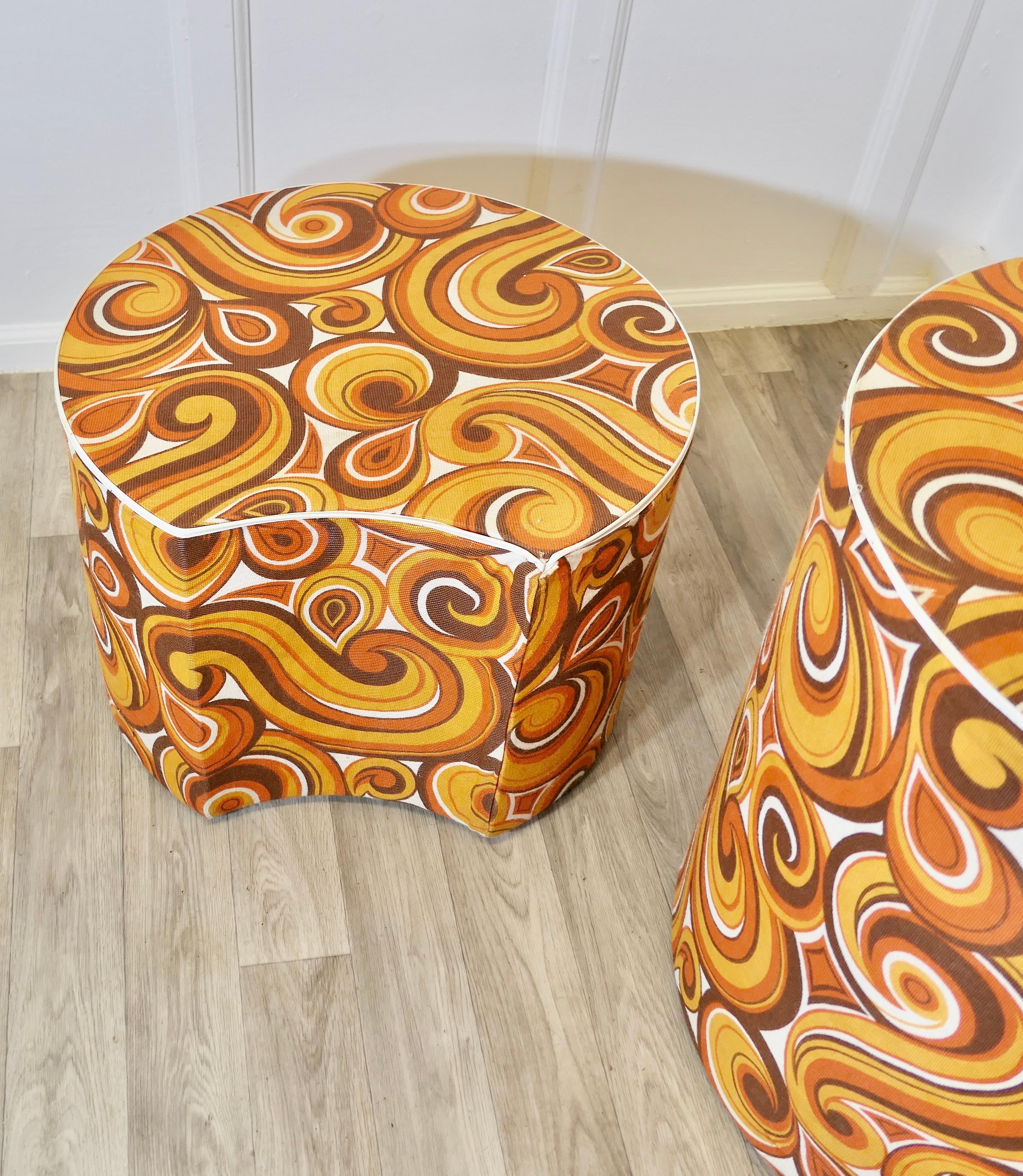 1960s Psychedelic Retro Paisley Print, Table with Seat en vente 1