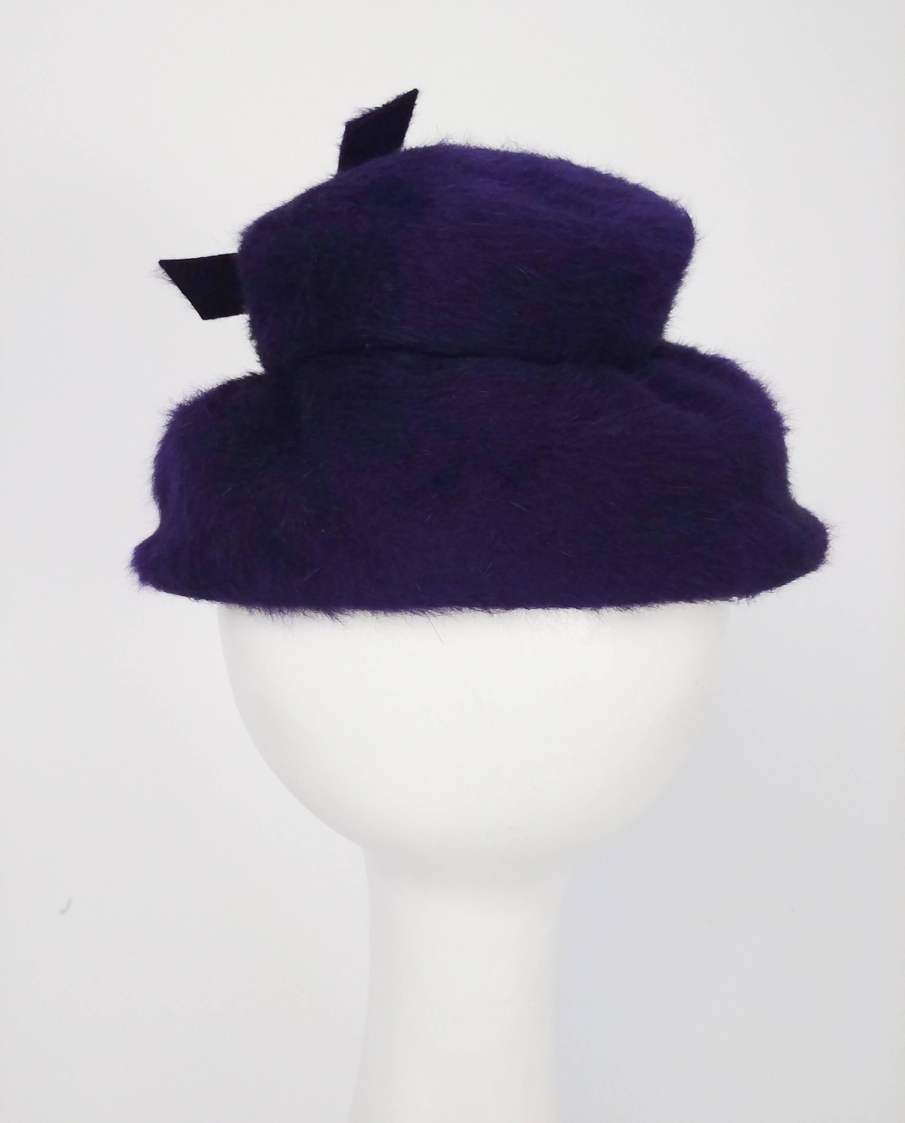 1960s Purple Felt Hat w/ Rhinestone Pin In Excellent Condition In San Francisco, CA