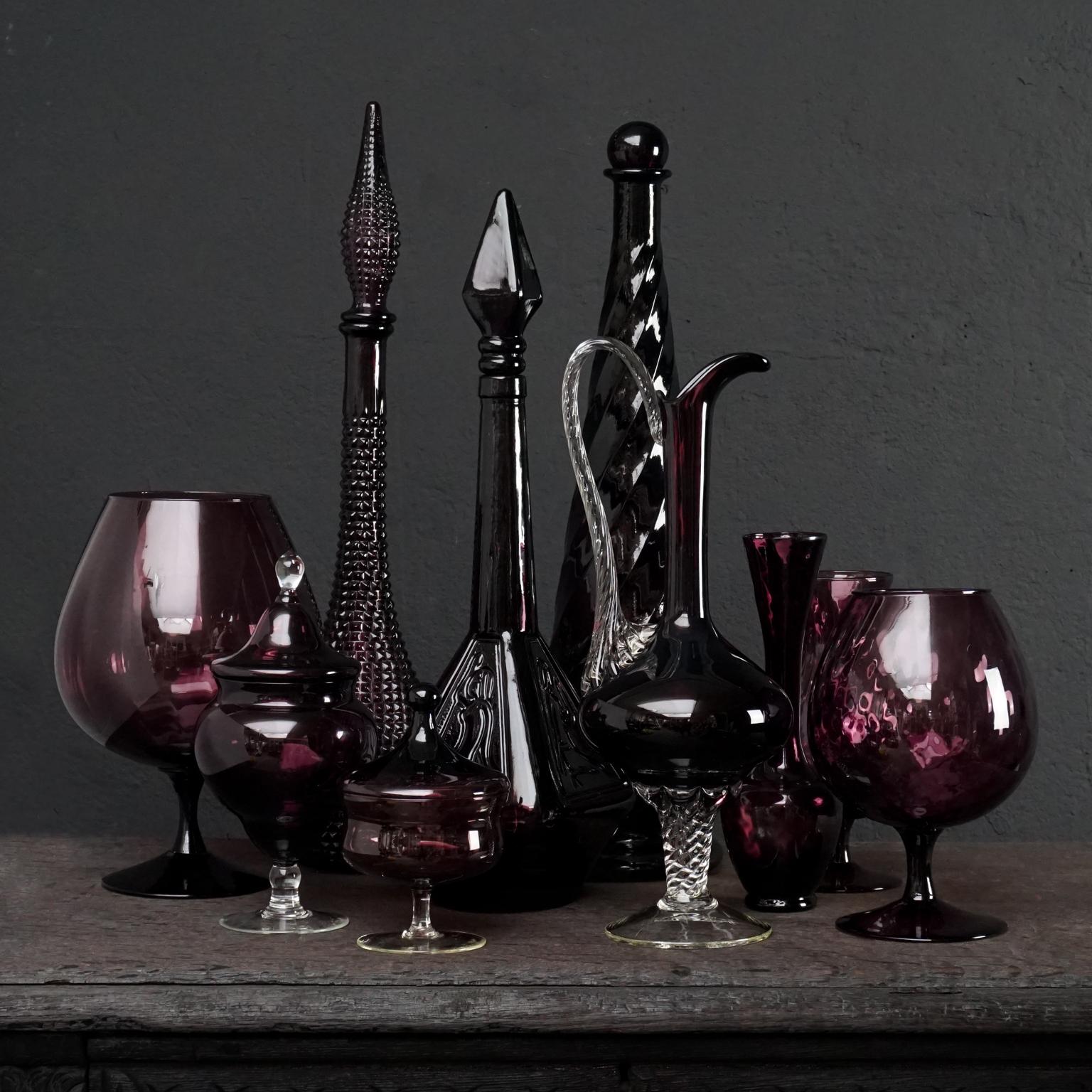 Mid-Century Modern 1960s Purple Glass Set of Ten Italian Empoli Genie Bottles, Vases and Candy Jars en vente