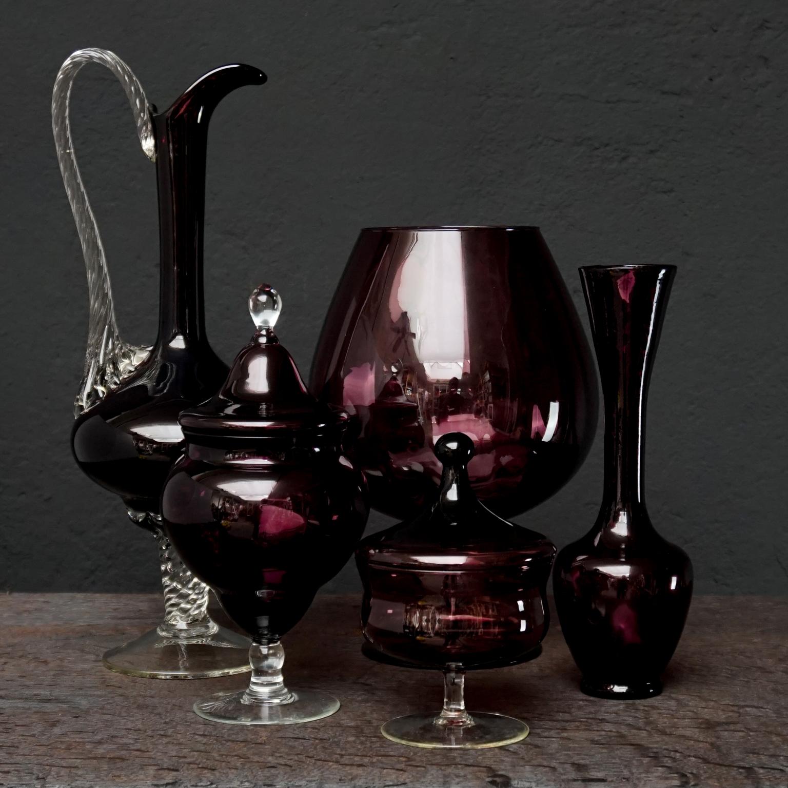 1960s Purple Glass Set of Ten Italian Empoli Genie Bottles, Vases and Candy Jars Bon état - En vente à Haarlem, NL