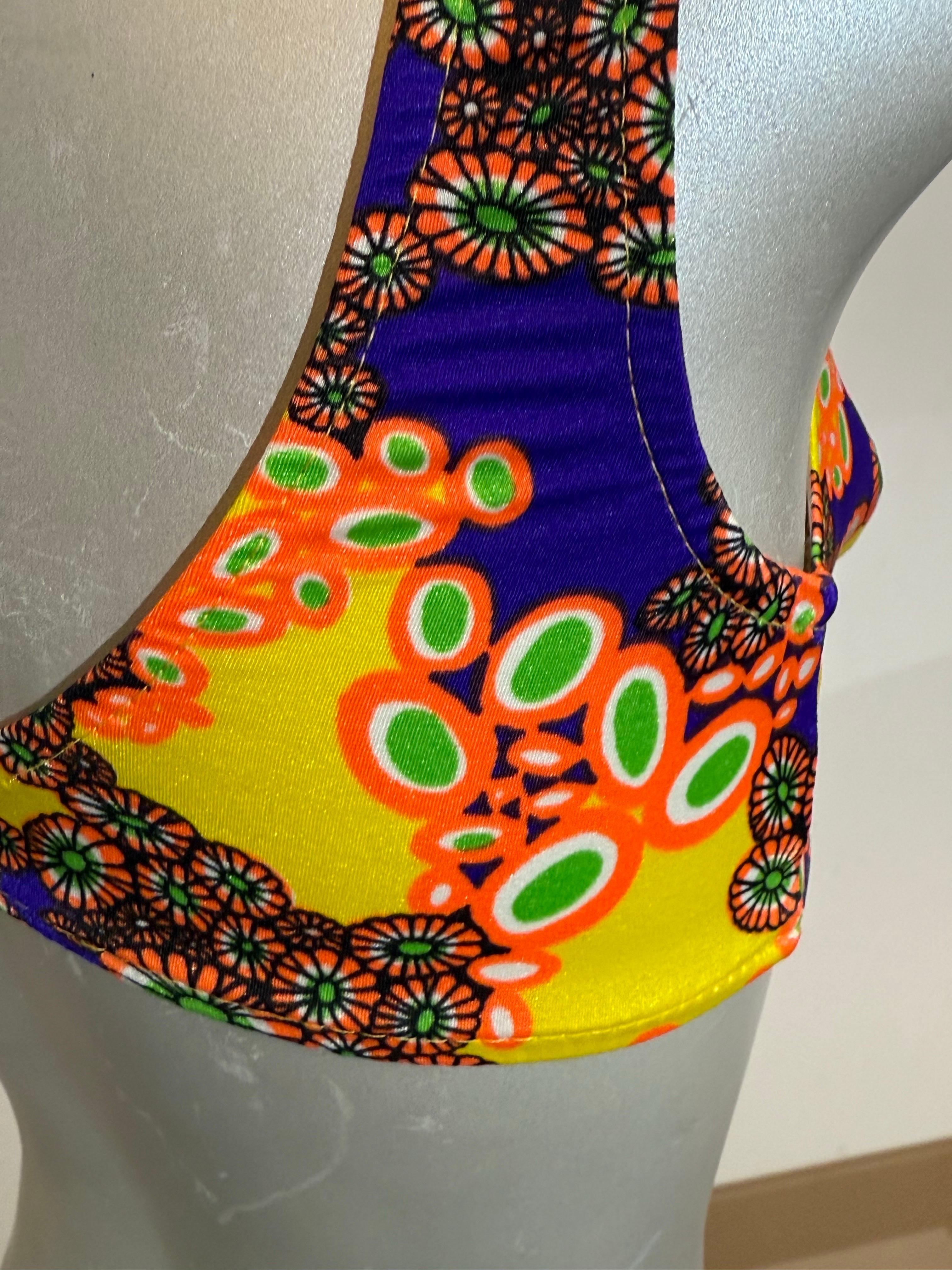1960s Purple Yellow & Orange Psychedelic Mod Paisley Print Bikini Swim Top Excellent état - En vente à Gresham, OR