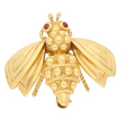 Vintage 1960s Queen Bee with Ruby Eyes Brooch in Yellow Gold