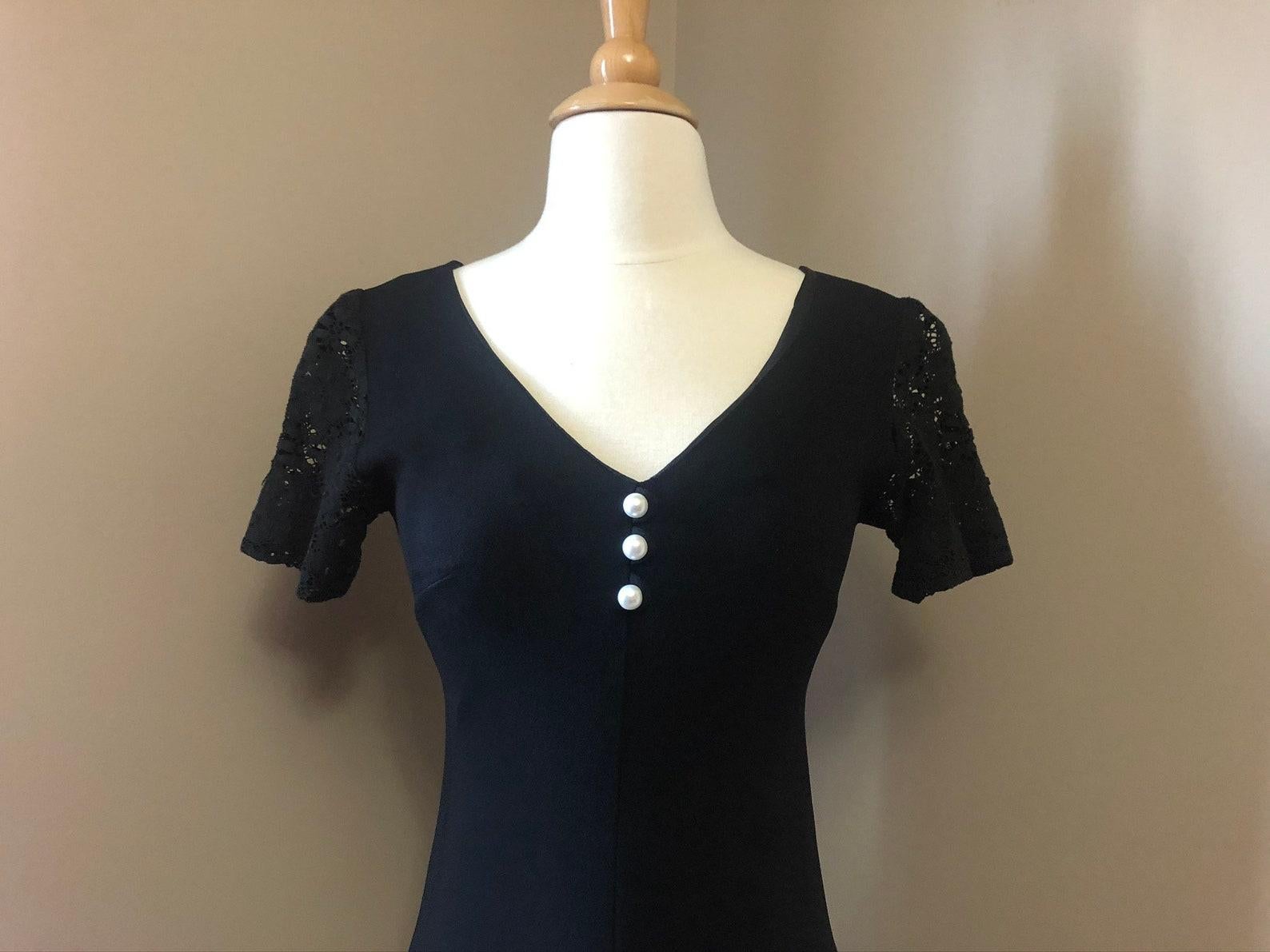 1960s Radley of London black mini dress In Excellent Condition For Sale In Brooklyn, NY