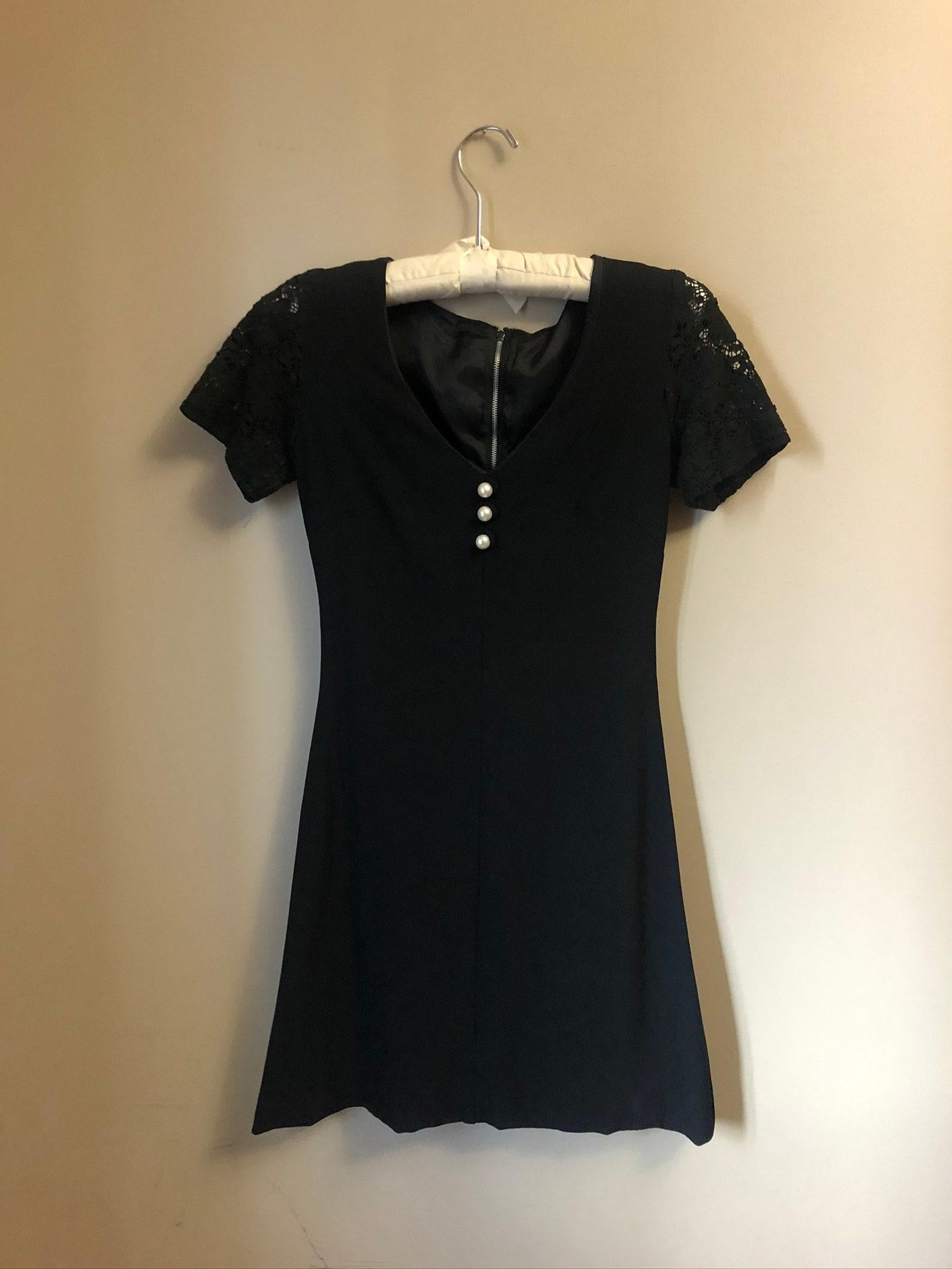 1960s Radley of London black mini dress For Sale 4