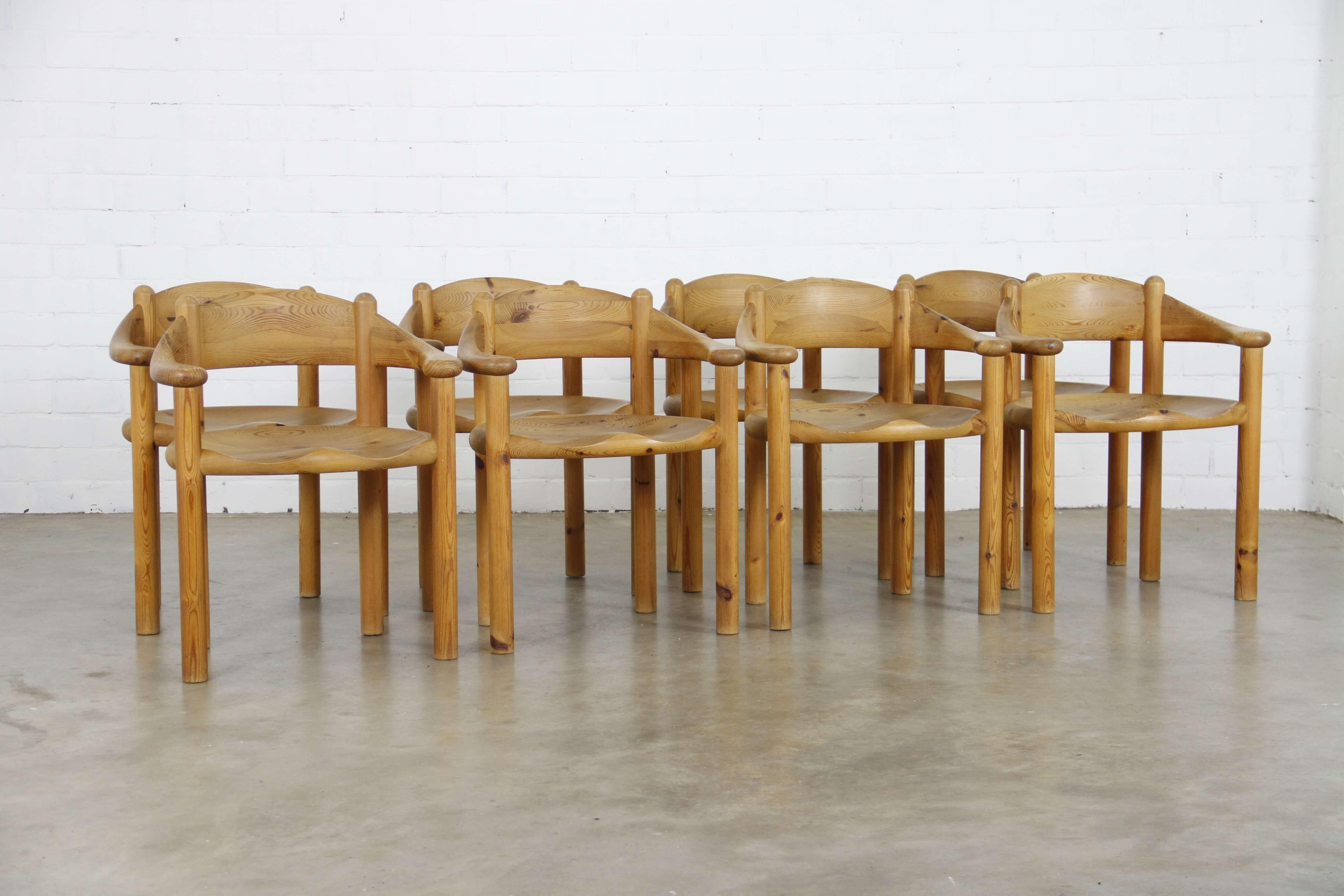 Dimensions table: 
W 130, 190, 250 cm 
D 130 cm 
H 73 cm 
Dimensions chairs: 
W 62 cm 
D 48 cm 
H 74,5 cm 
SH 45 cm.