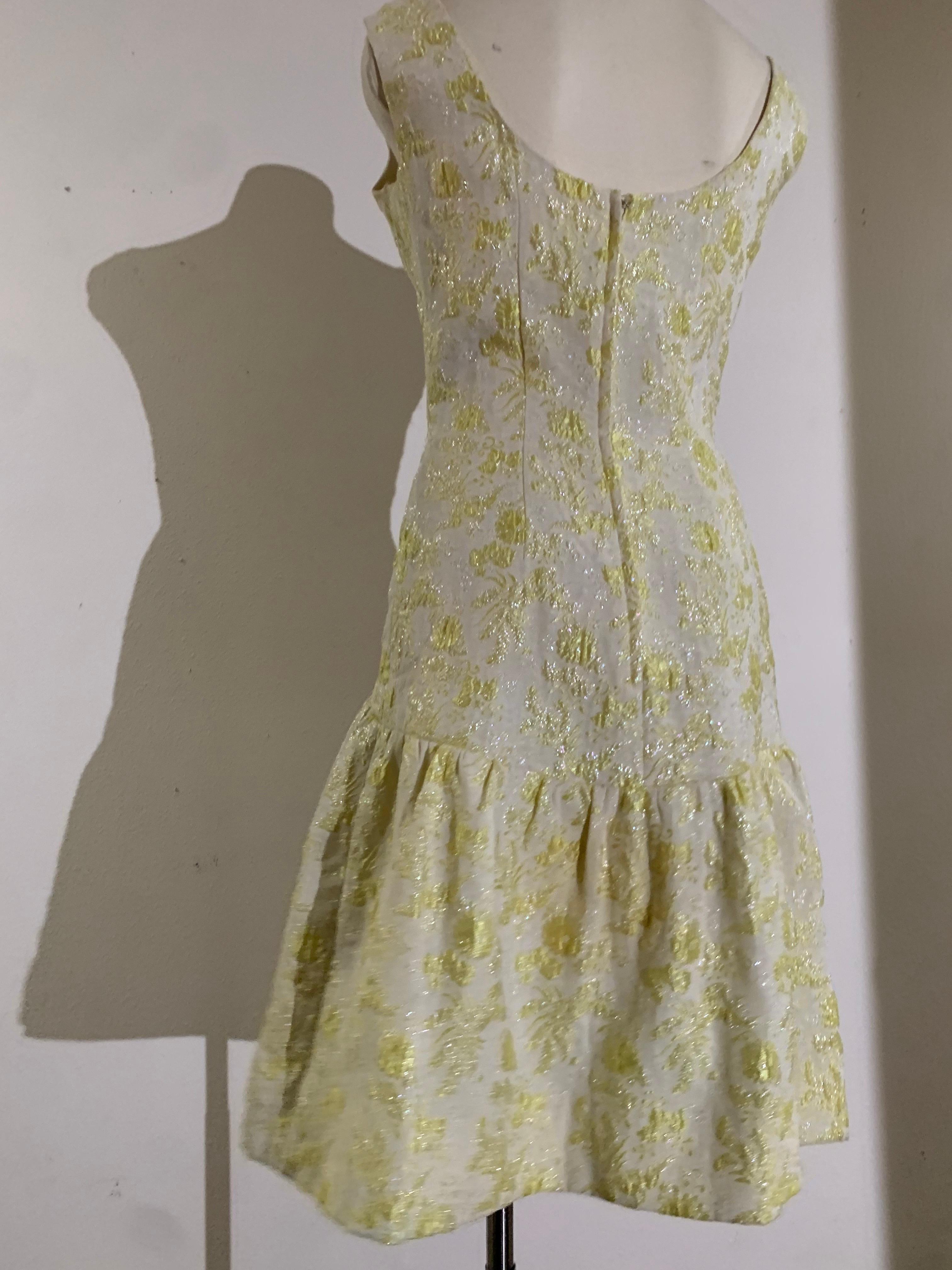 1960 Rappi Giallo pallido, broccato floreale, tubino aderente con orlo a balze in vendita 6