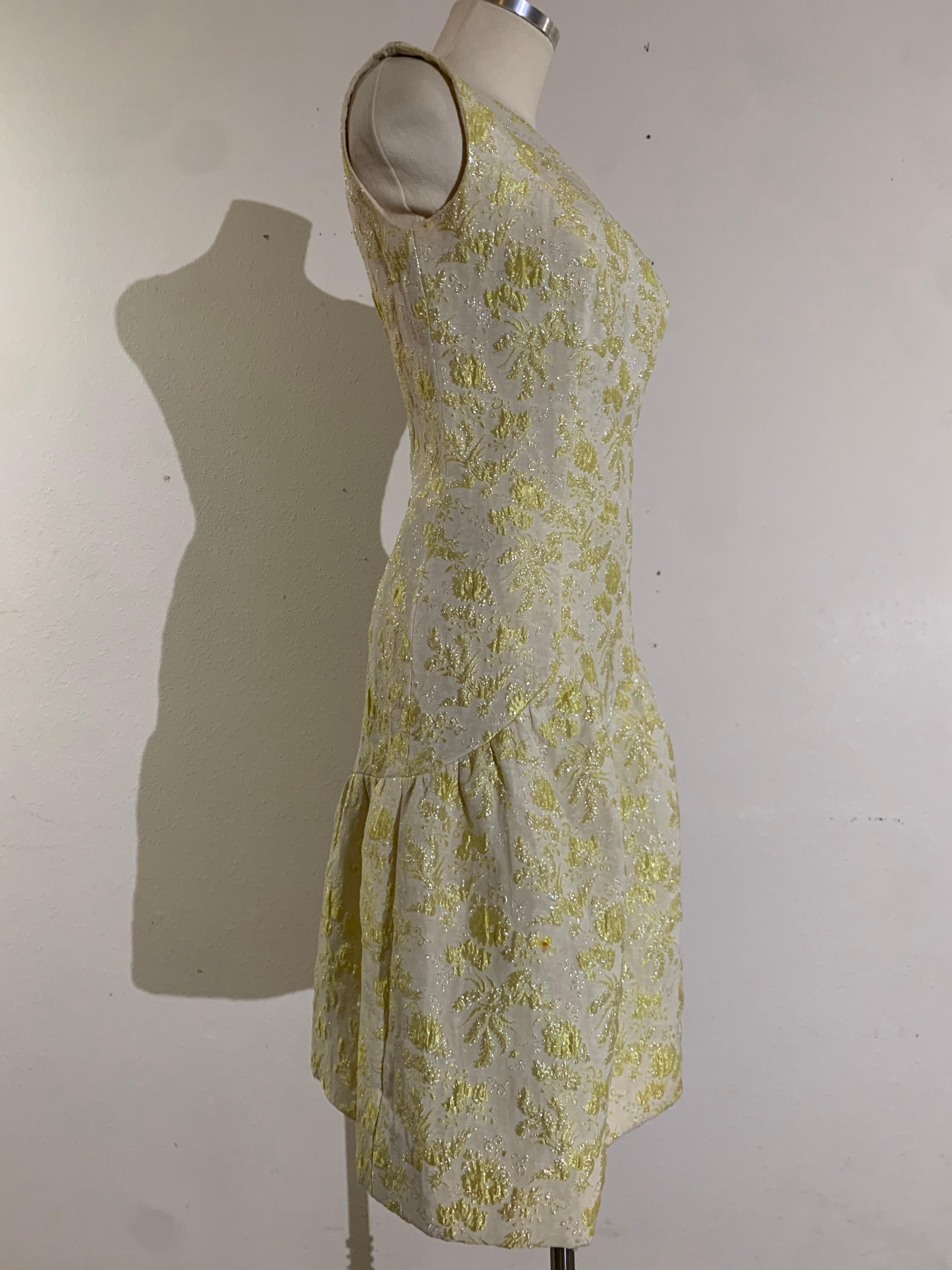 1960 Rappi Giallo pallido, broccato floreale, tubino aderente con orlo a balze in vendita 11