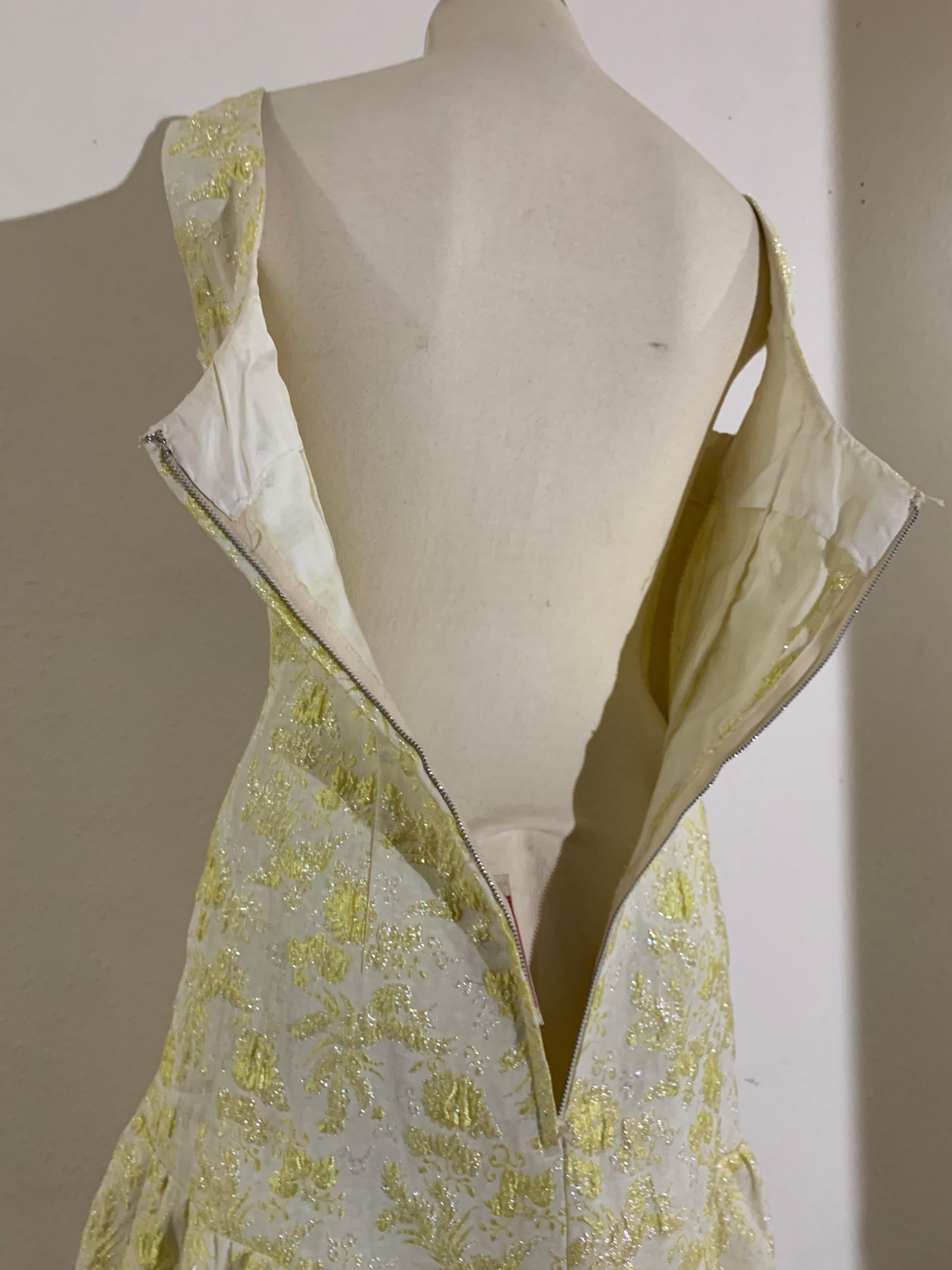 1960 Rappi Giallo pallido, broccato floreale, tubino aderente con orlo a balze in vendita 12