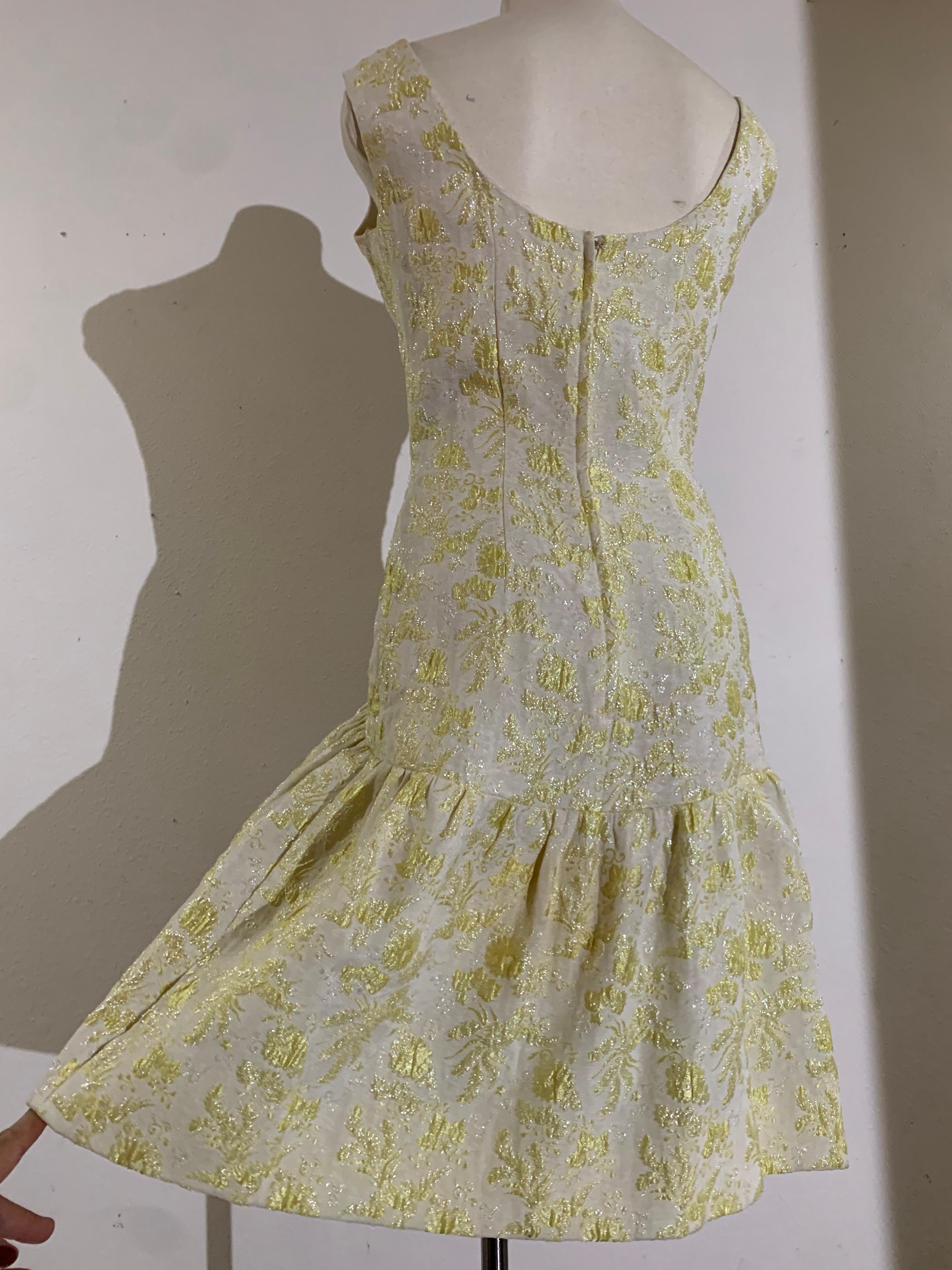 1960 Rappi Giallo pallido, broccato floreale, tubino aderente con orlo a balze in vendita 5