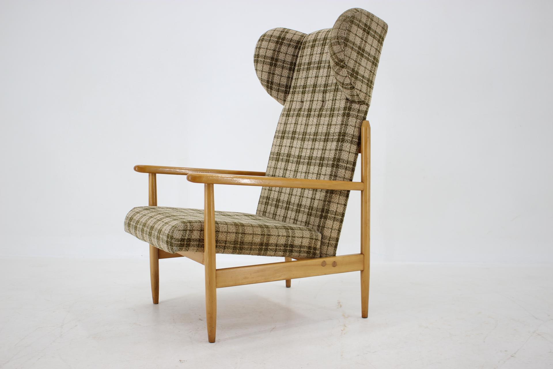 Mid-Century Modern Rare fauteuil à oreilles en hêtre des années 1960 par ULUV, Tchécoslovaquie en vente