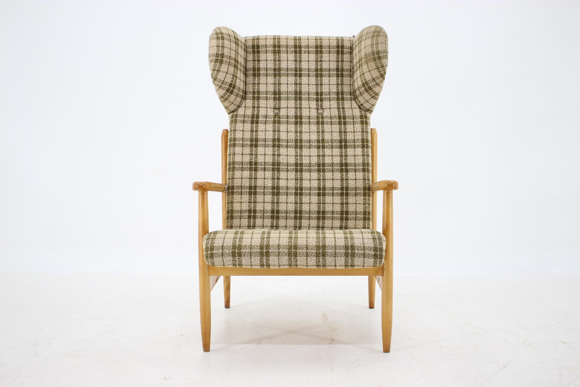 1960s Rare Beech Wing Armchair by ULUV, Czechoslovakia In Good Condition For Sale In Praha, CZ