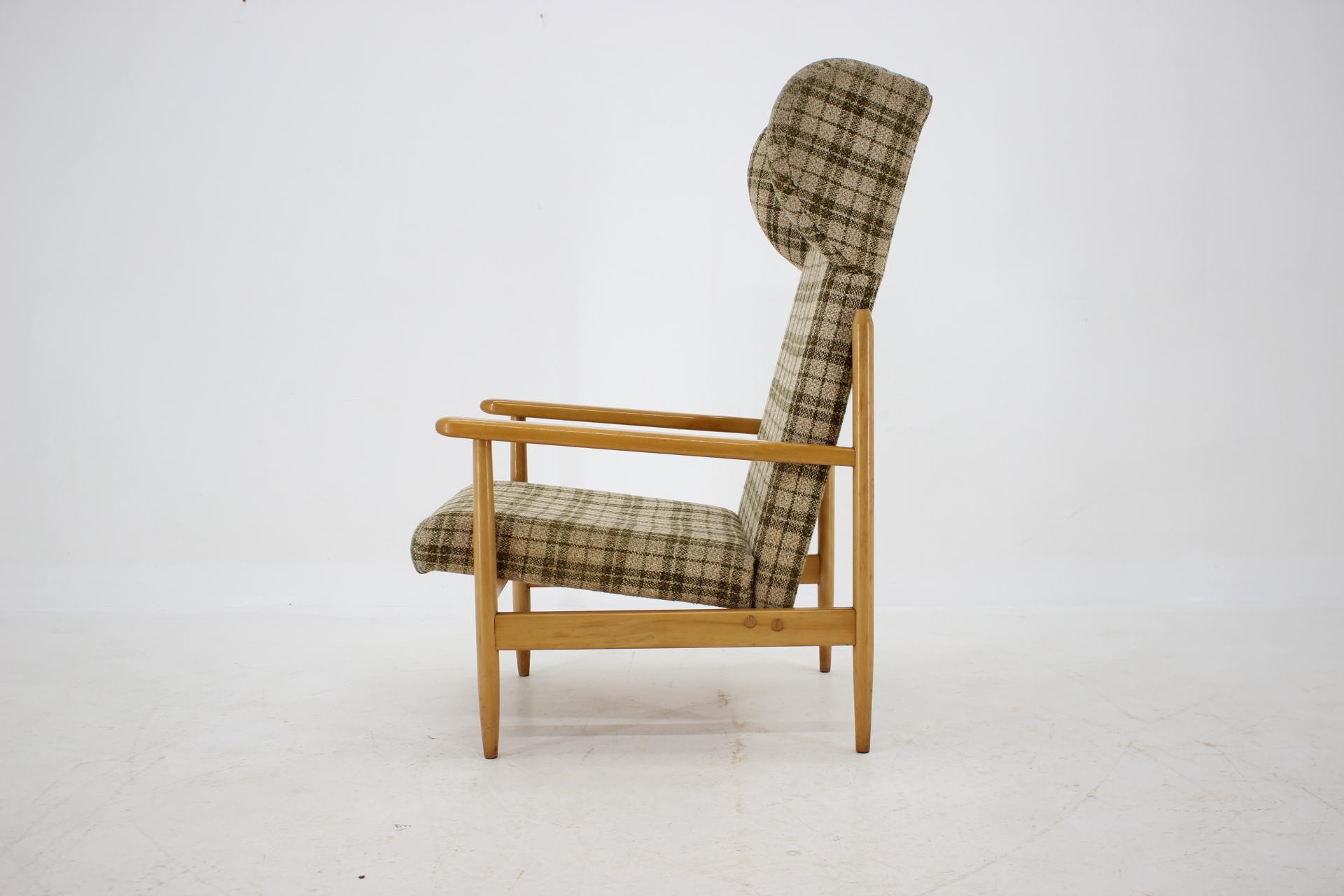 Tissu Rare fauteuil à oreilles en hêtre des années 1960 par ULUV, Tchécoslovaquie en vente