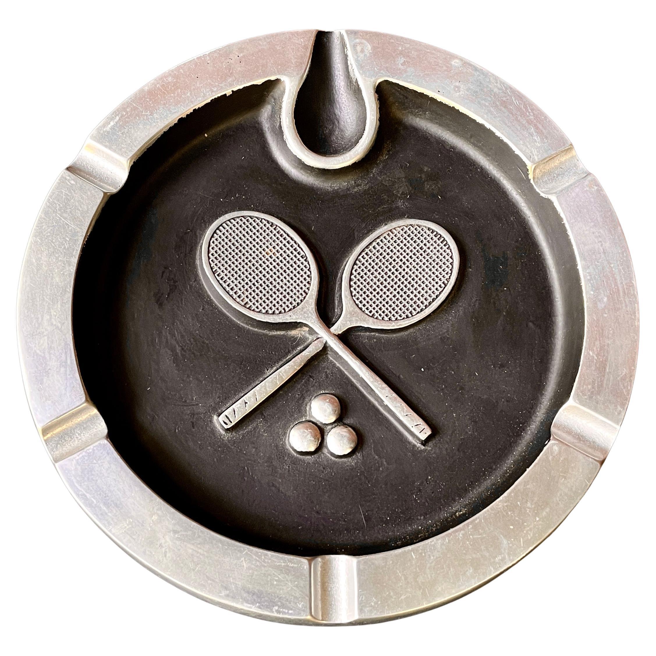 1960 Raro diseño de Bruce Fox Cenicero de fundición para puros Motivo de tenis con reposa pipas