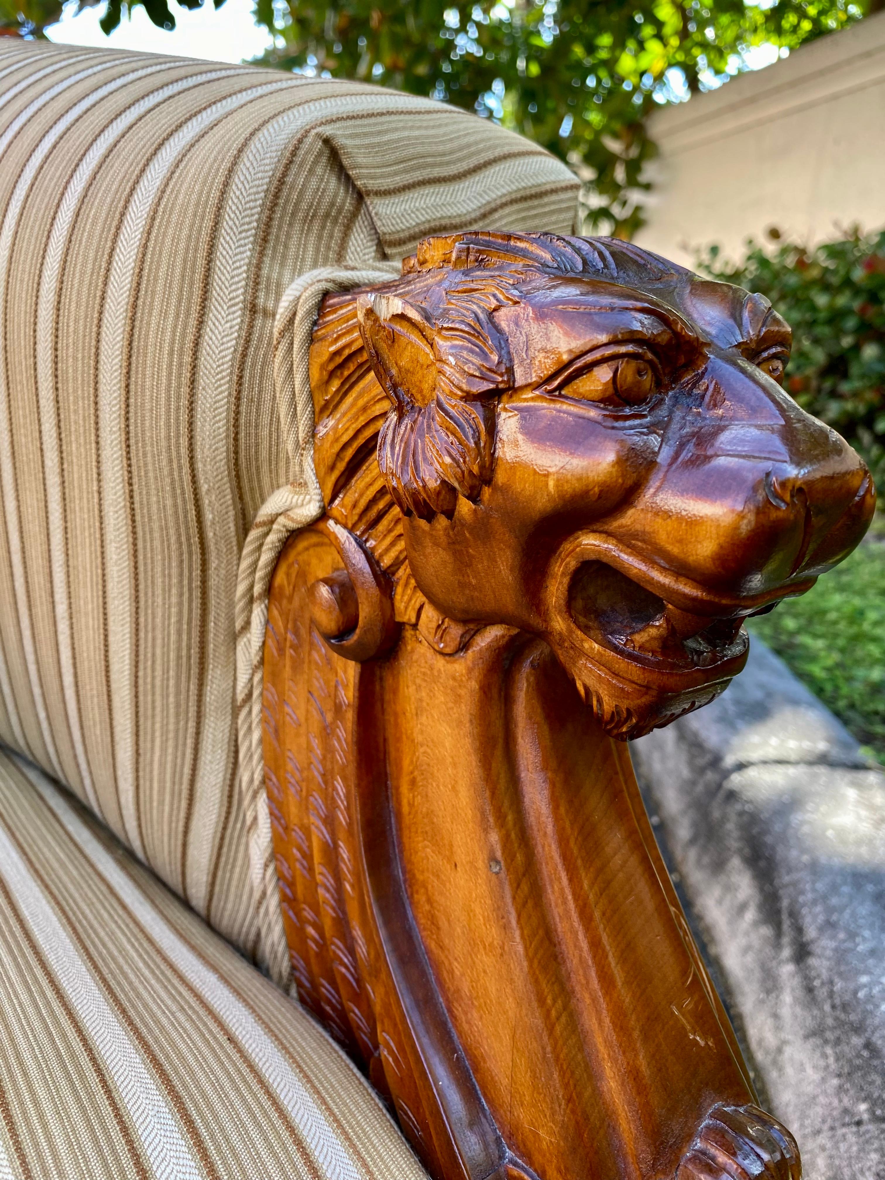 1990 Baker Furniture Sculptural Lion Barrel Tub Chairs en bois sculpté, Set of 2 en vente 8