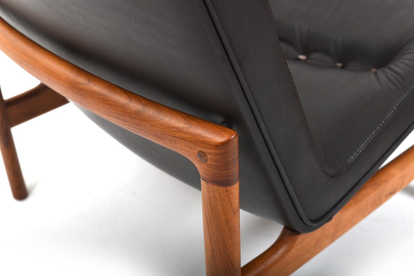 Selten angebotene Sessel mit dunkelbraunem Leder und schönem Holzgestell (Palisander) von Sven Ellekaer / Ellekaer für Søren Willadsen Dänemark 1960er Jahre. Modell 
