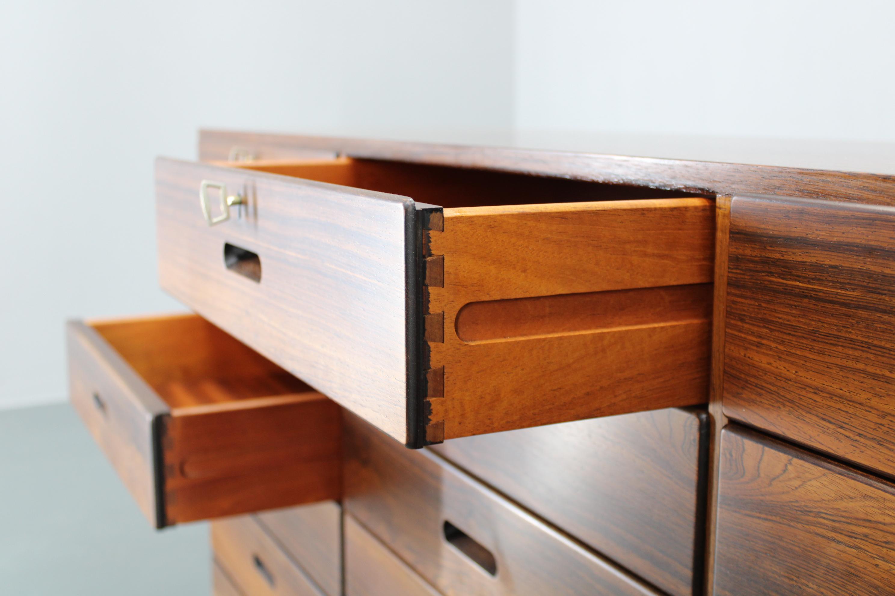 1960er Jahre Seltene Kai Winding Kommode oder Sideboard, restauriert (Mitte des 20. Jahrhunderts) im Angebot