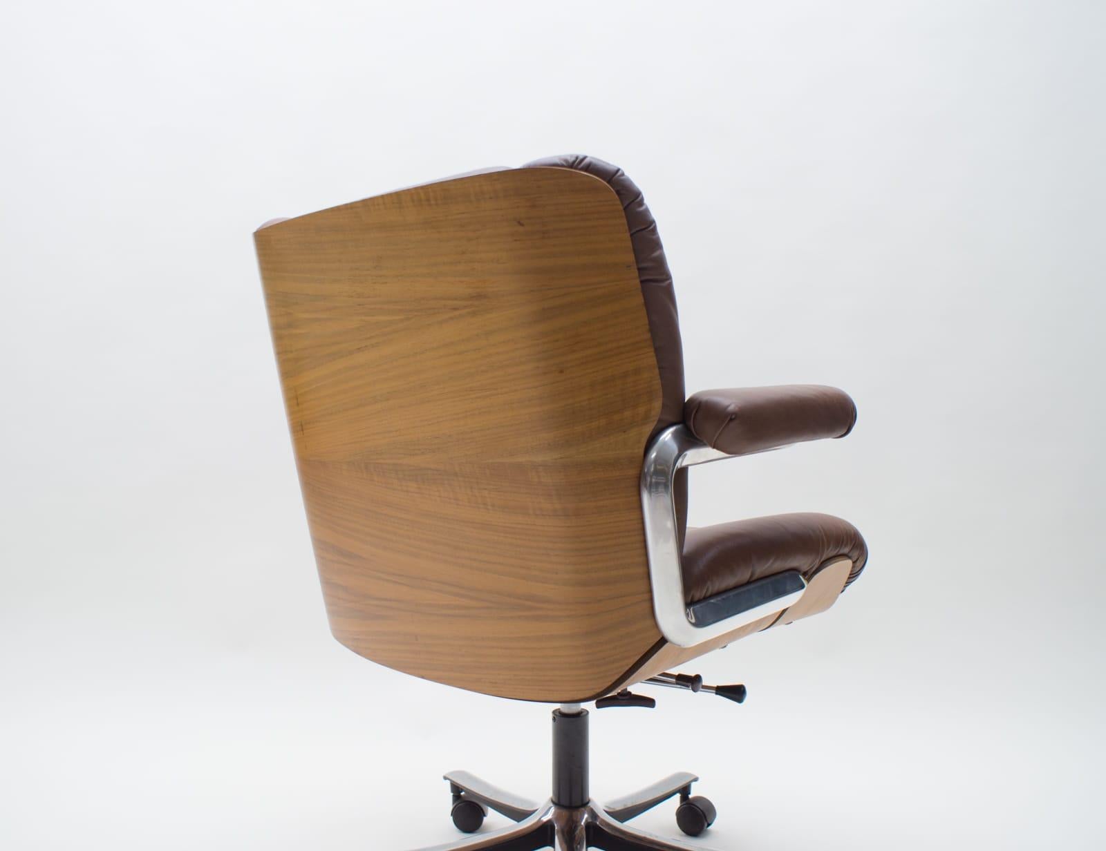 1960s Rare Swiss Swivel Leather Plywood Desk Chair by Stoll for Giroflex 5