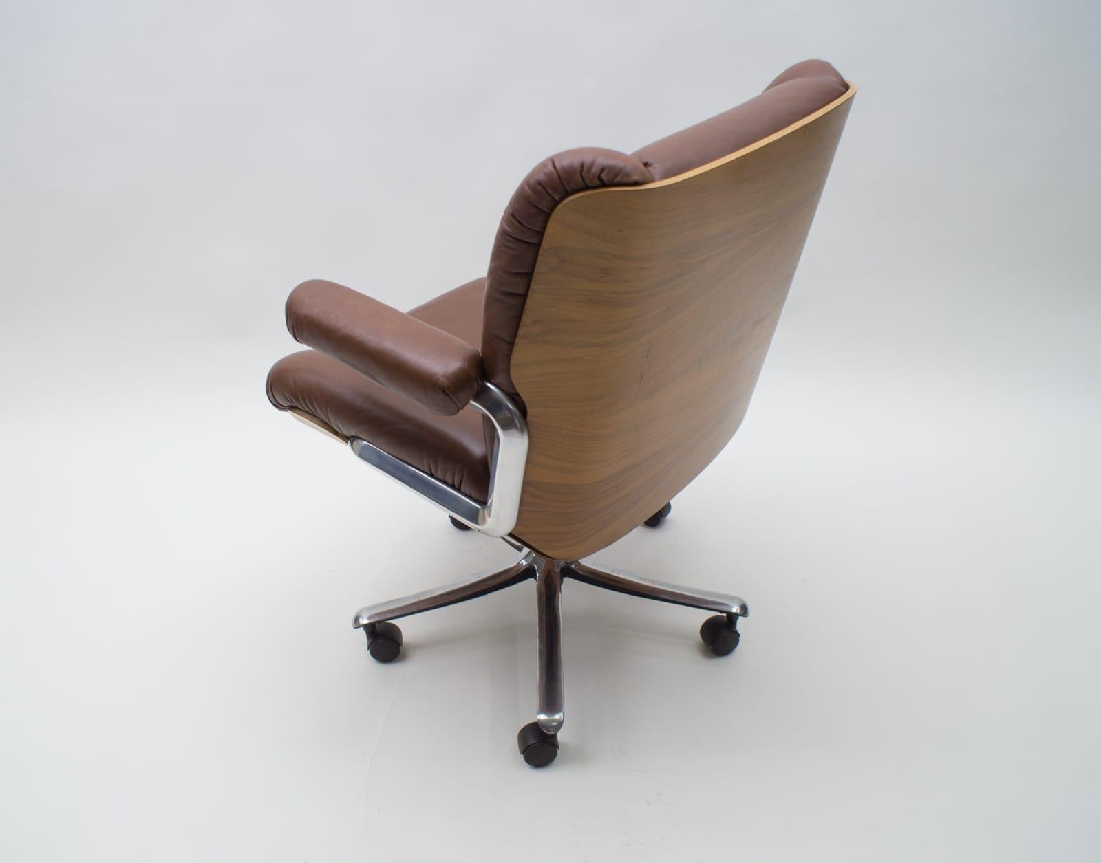 Mid-20th Century 1960s Rare Swiss Swivel Leather Plywood Desk Chair by Stoll for Giroflex
