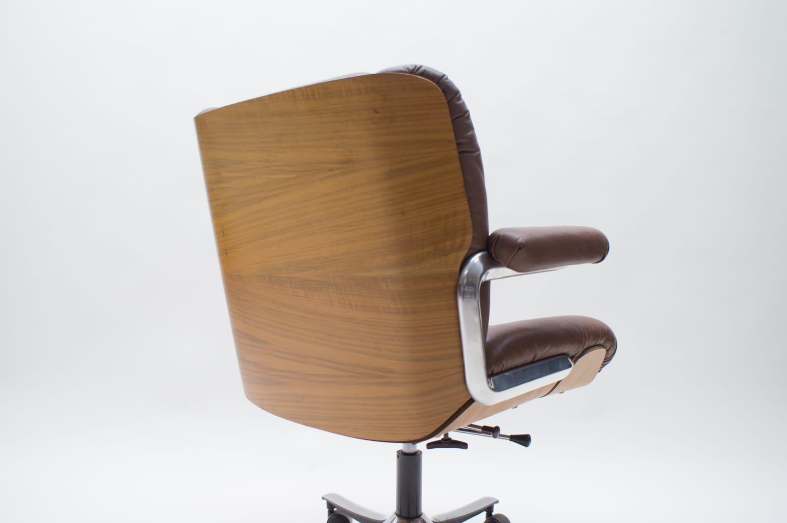 1960s Rare Swiss Swivel Leather Plywood Desk Chair by Stoll for Giroflex 1