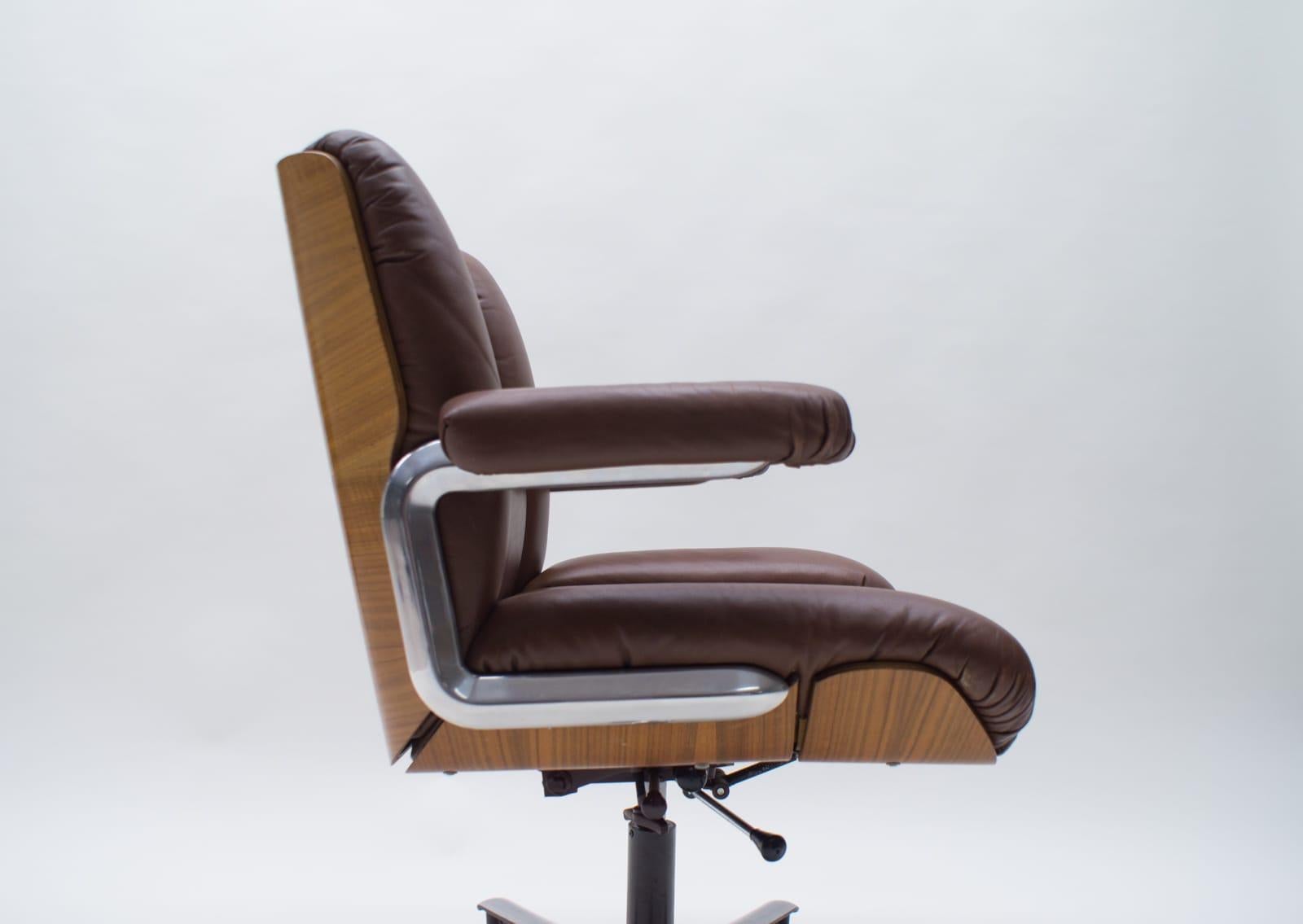 1960s Rare Swiss Swivel Leather Plywood Desk Chair by Stoll for Giroflex 3