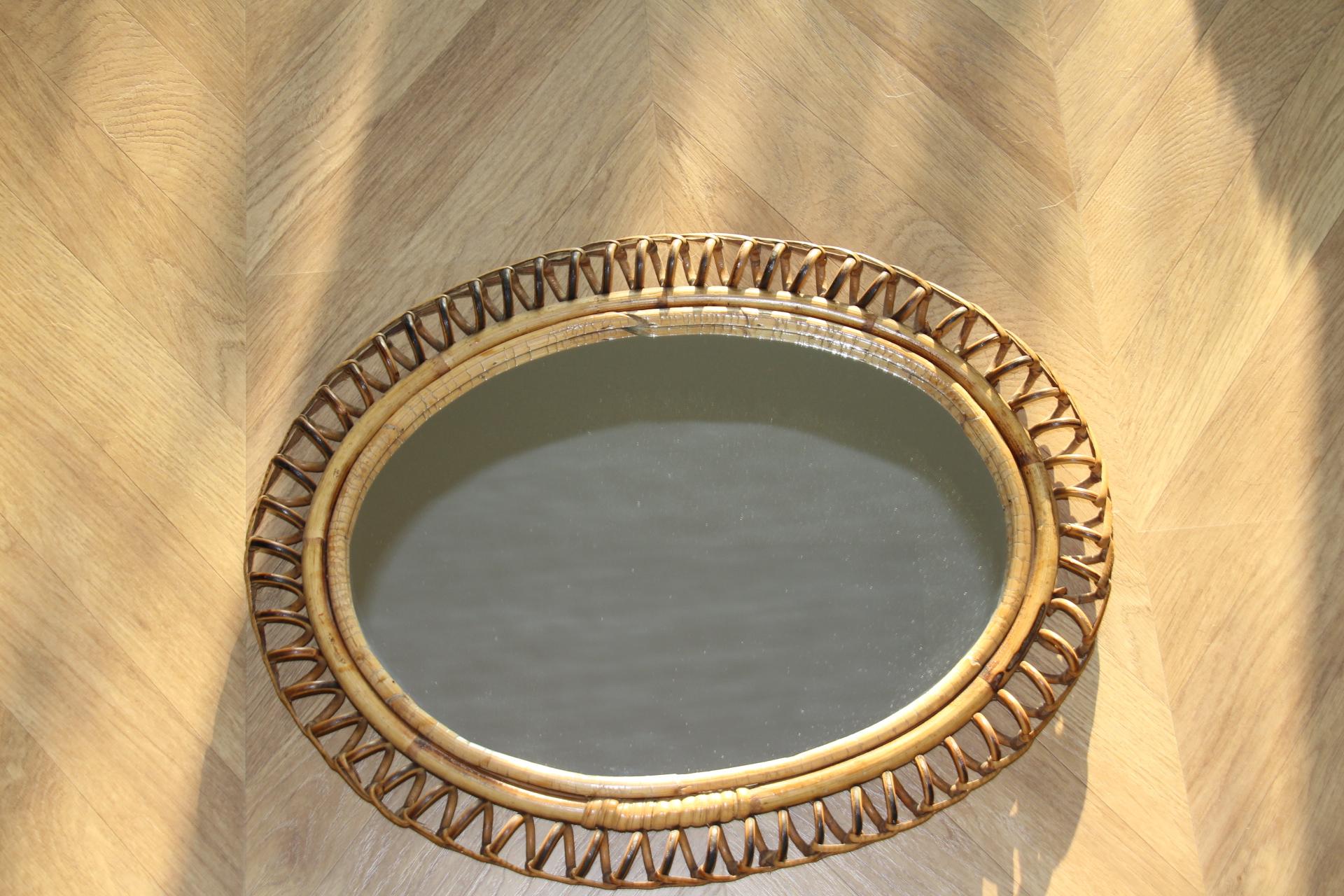 Mid-Century moderno Specchio da parete ovale in rattan e bambù del 1960 di Franco Albini in vendita