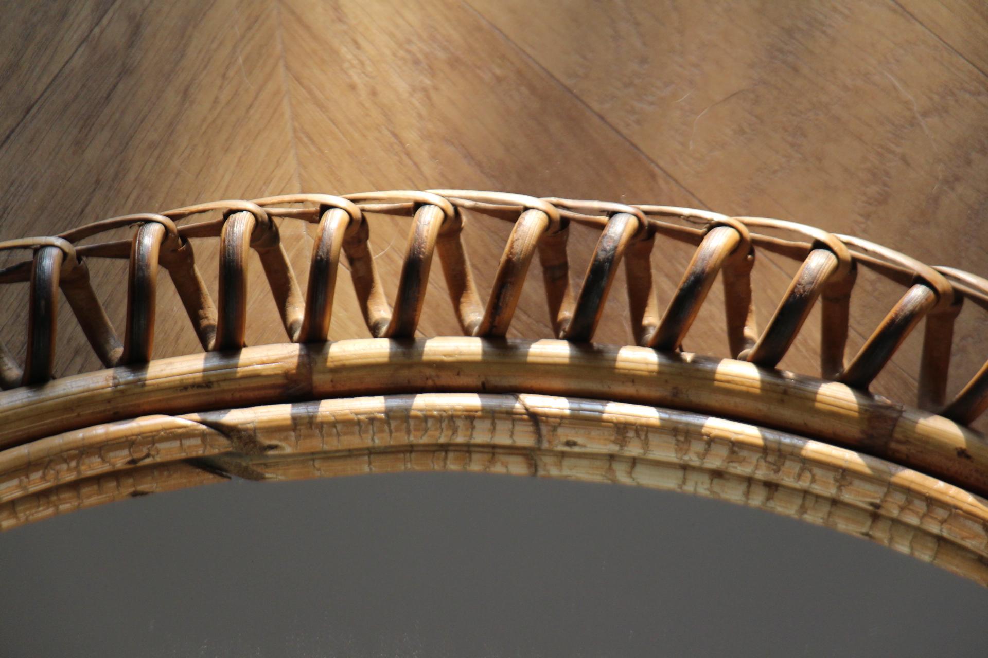 Italiano Specchio da parete ovale in rattan e bambù del 1960 di Franco Albini in vendita