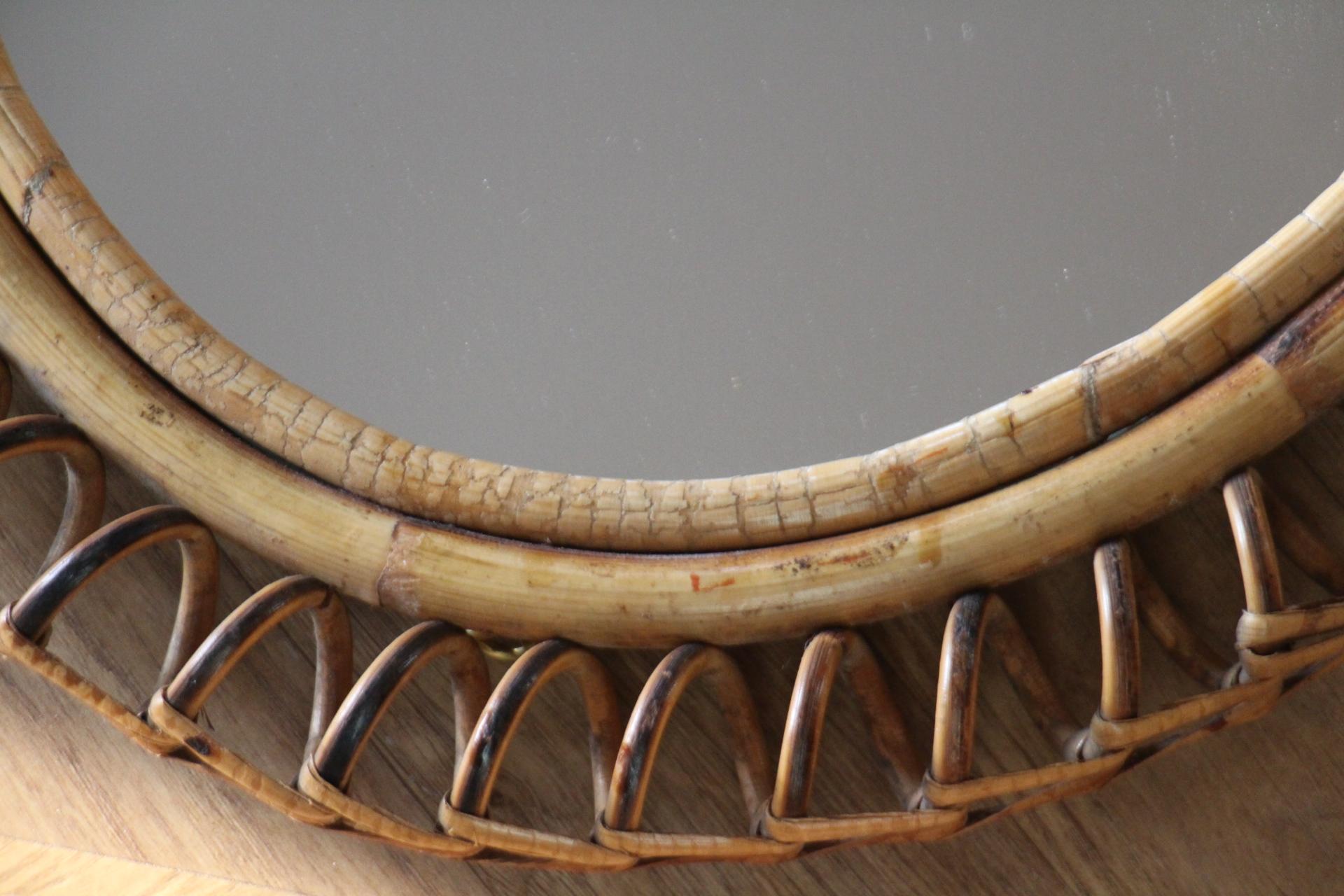 Metà XX secolo Specchio da parete ovale in rattan e bambù del 1960 di Franco Albini in vendita