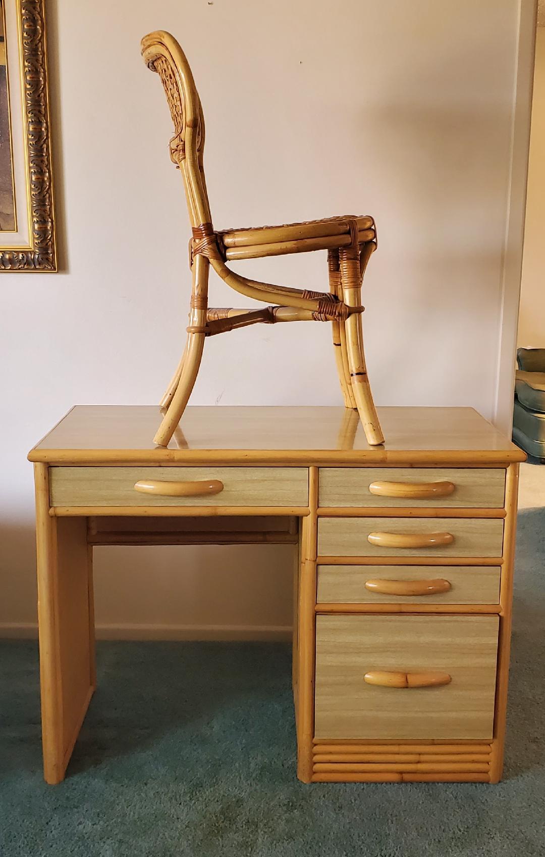 1960er Jahre Rattan und Formica Rechter Schreibtisch mit passendem Stuhl im Angebot 5