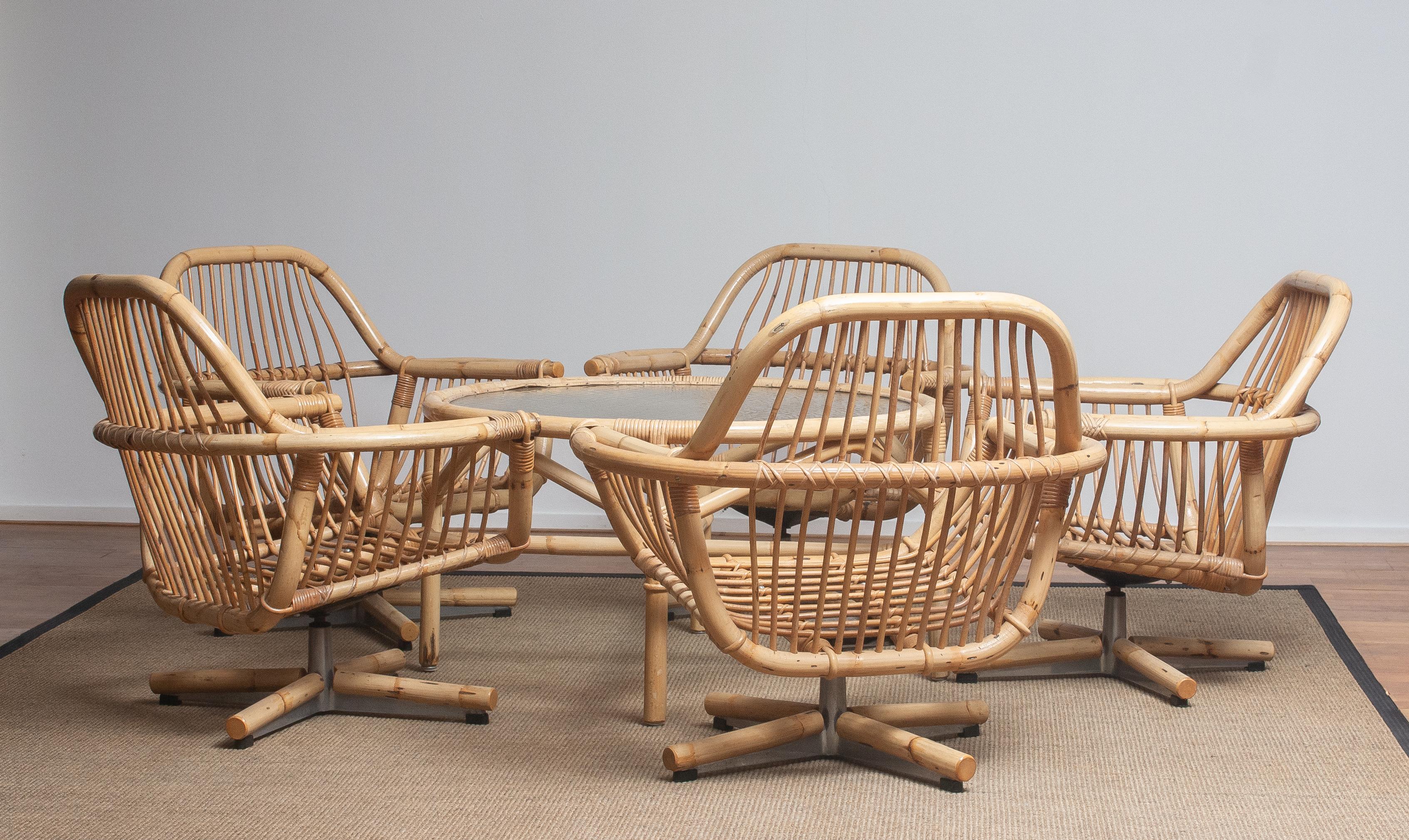 Extremely beautiful and rare Scandinavian garden set / lounge set consisting five rattan swivel chairs (on an aluminum stand) and one coffee table all in original and good condition.
Made in Sweden in the 1960s.
Sizes of the five chairs are for