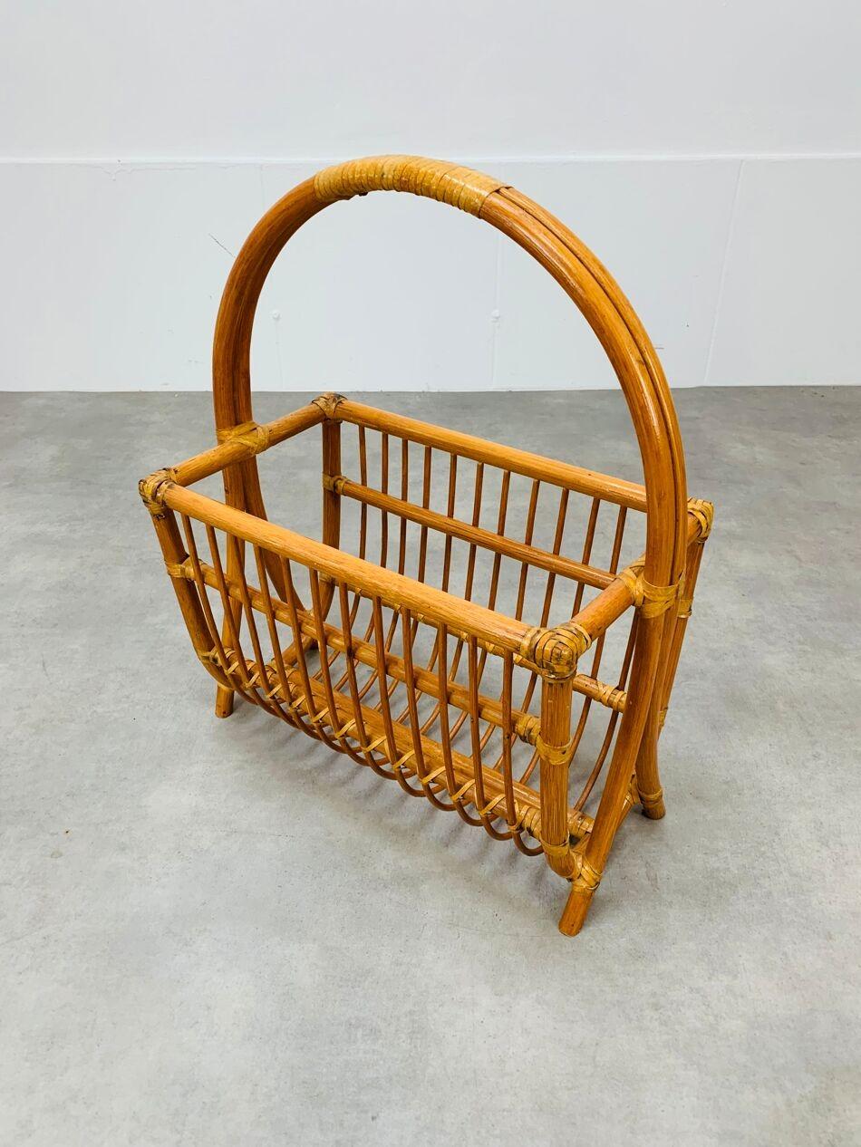 Mid-Century moderno Portariviste in rattan anni '60 in vendita