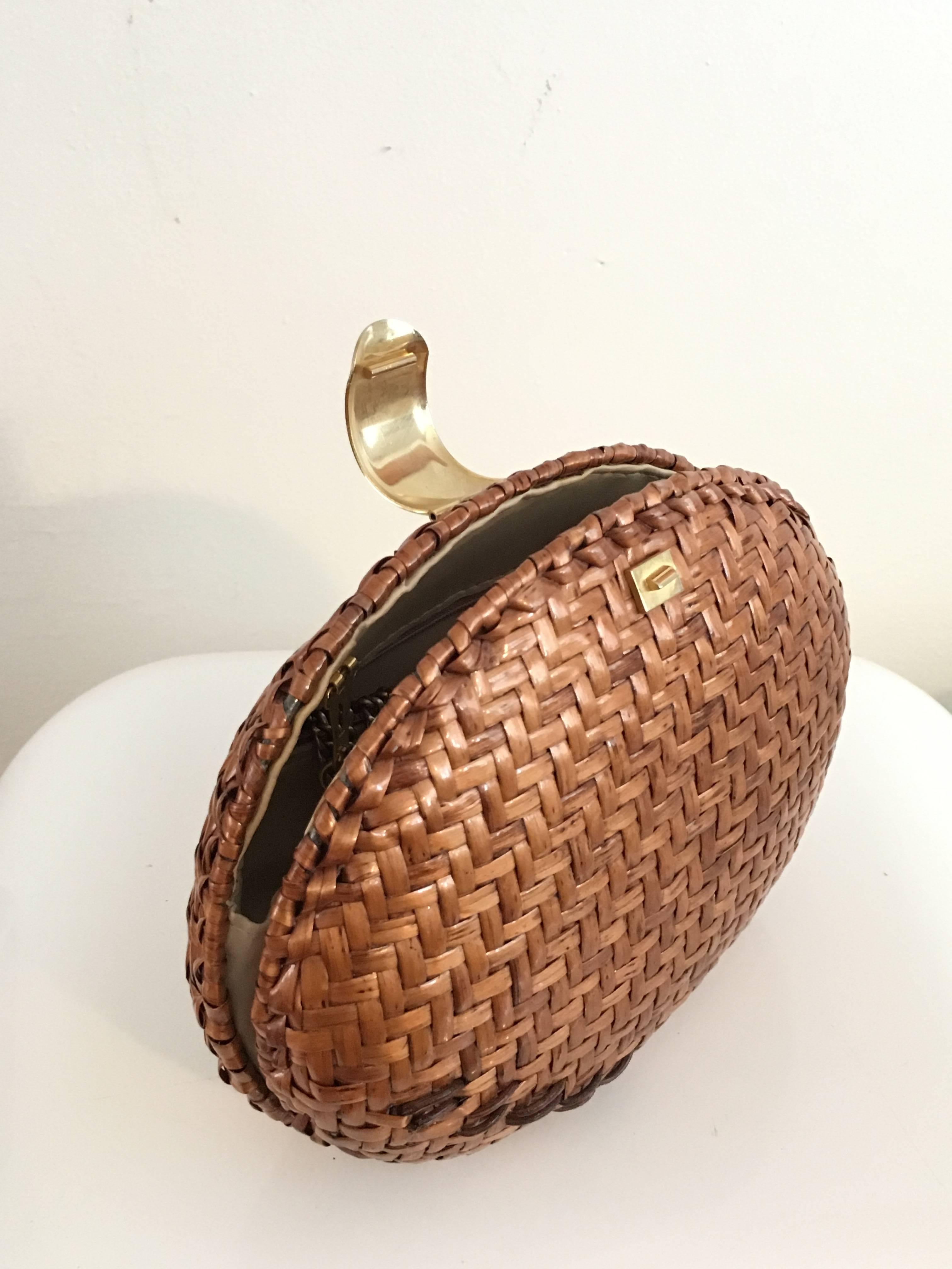 Rattan Shoulder Handbag / Clutch made in Italy, 1960s   In Excellent Condition In Atlanta, GA