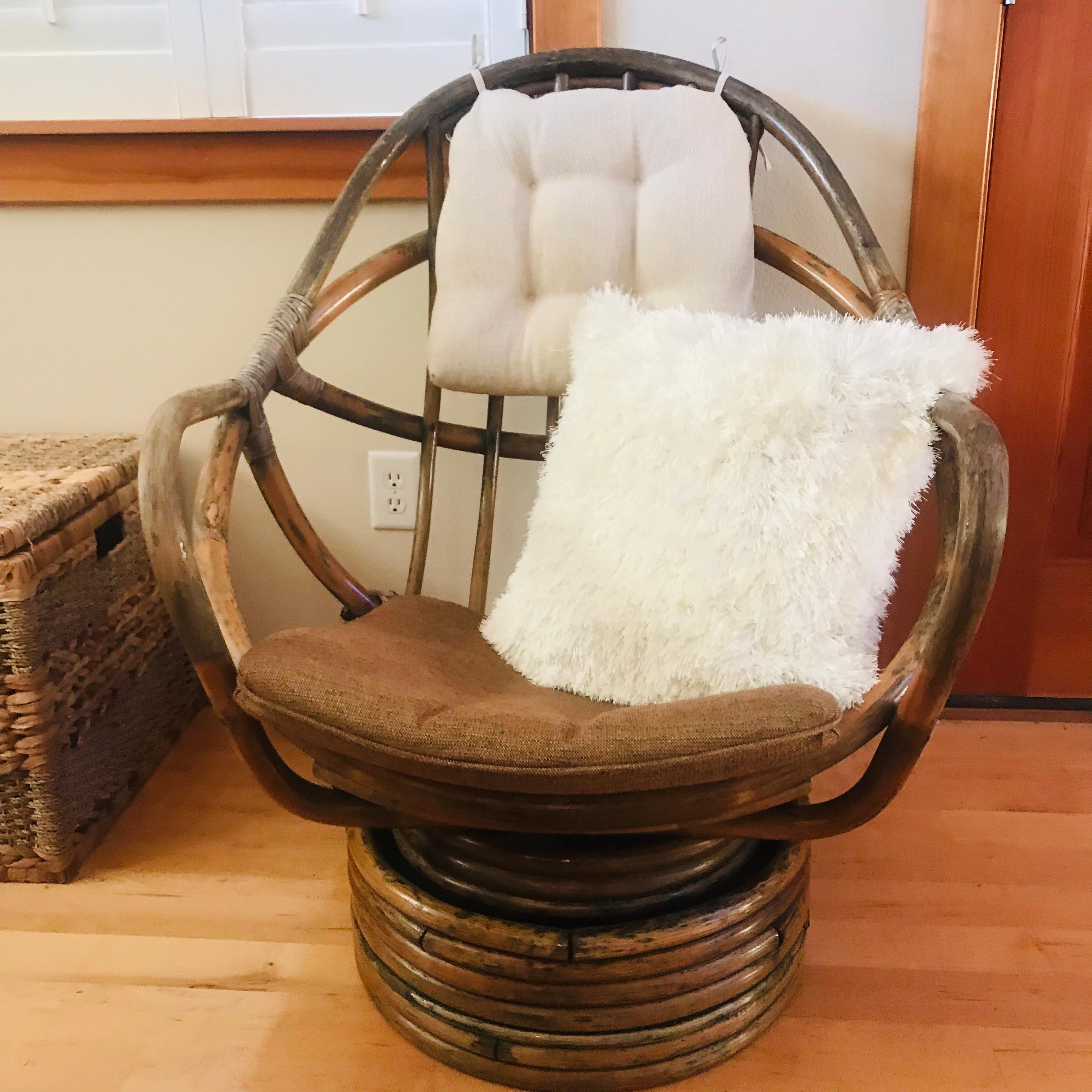 1960s Rattan Swivel Lounge Chair American In Good Condition In New York, NY