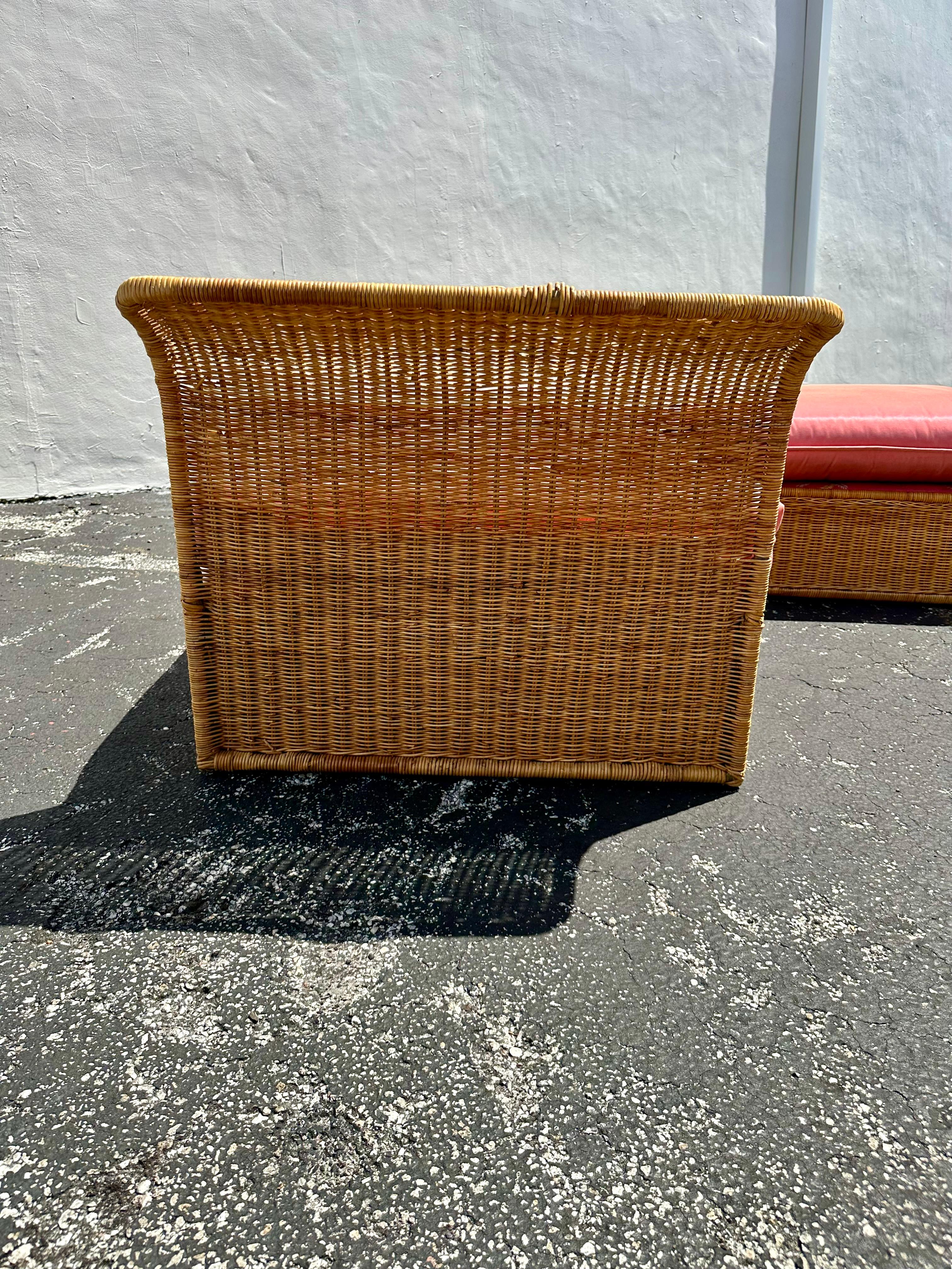 Sedie da salotto MCM in vimini e rattan rosa degli anni '60, set di 2 in vendita 4